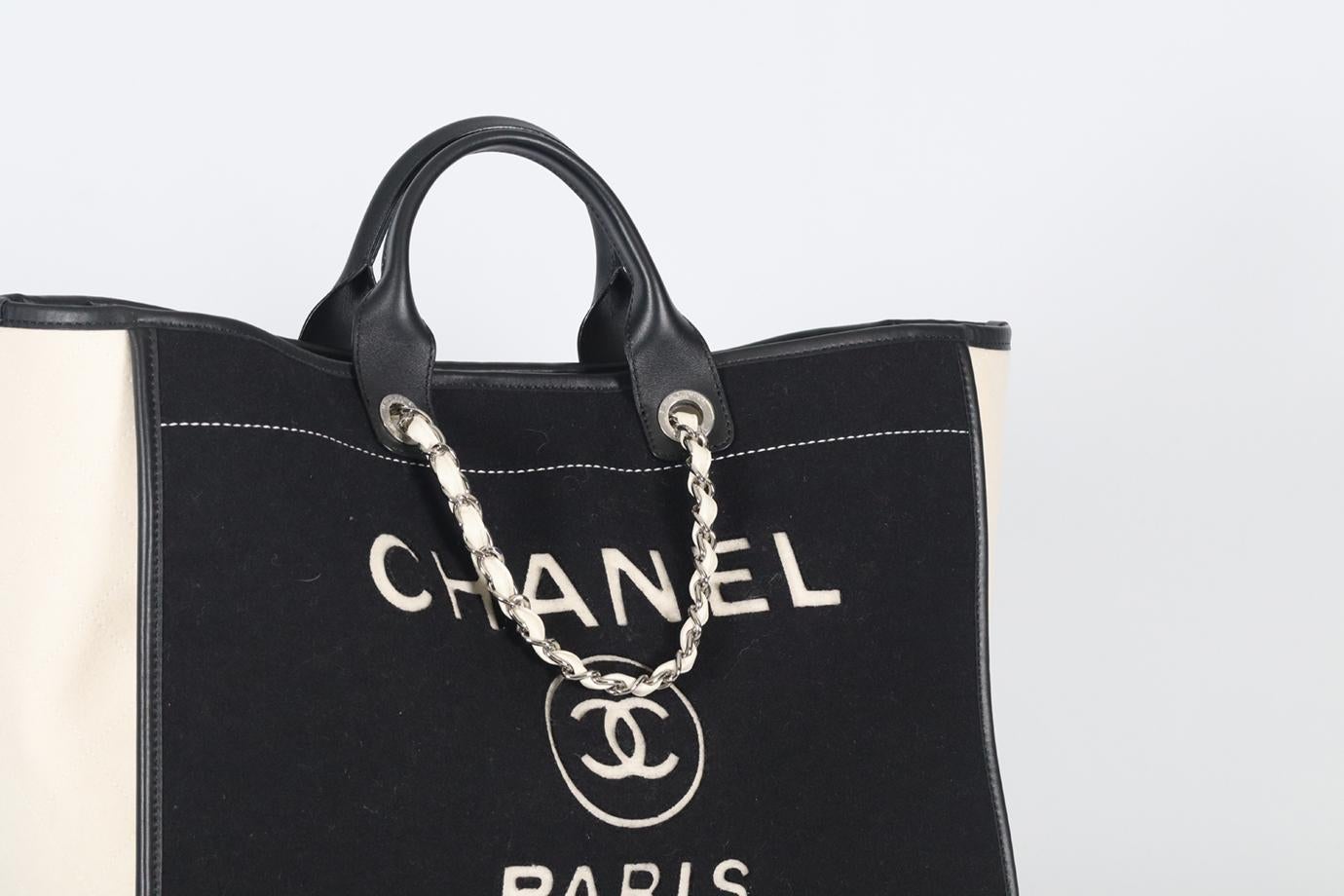 Chanel 2019 Deauville grand sac fourre-tout en feutre de laine en vente 3