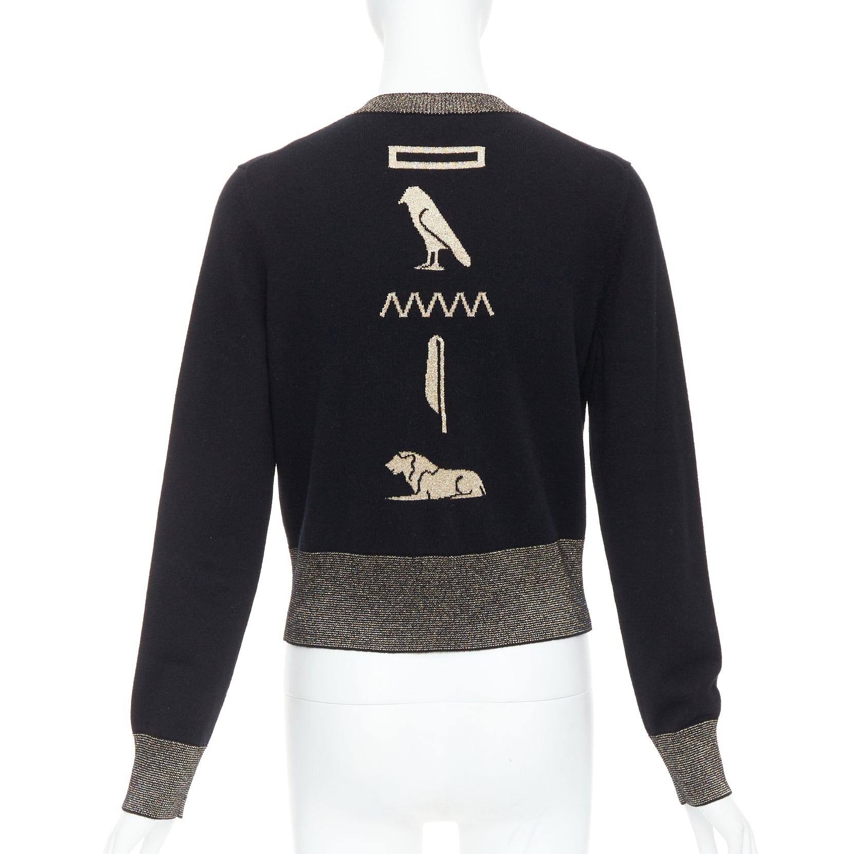 CHANEL 2019 Egypt black gold cashmere scarab button hieroglyphic cardigan FR40 L
Reference: KYCG/A00077
Brand: Chanel
Designer: Karl Lagerfeld
Collection: 2019
Material: Cashmere, Blend
Color: Black, Gold
Pattern: Solid
Closure: Button
Extra