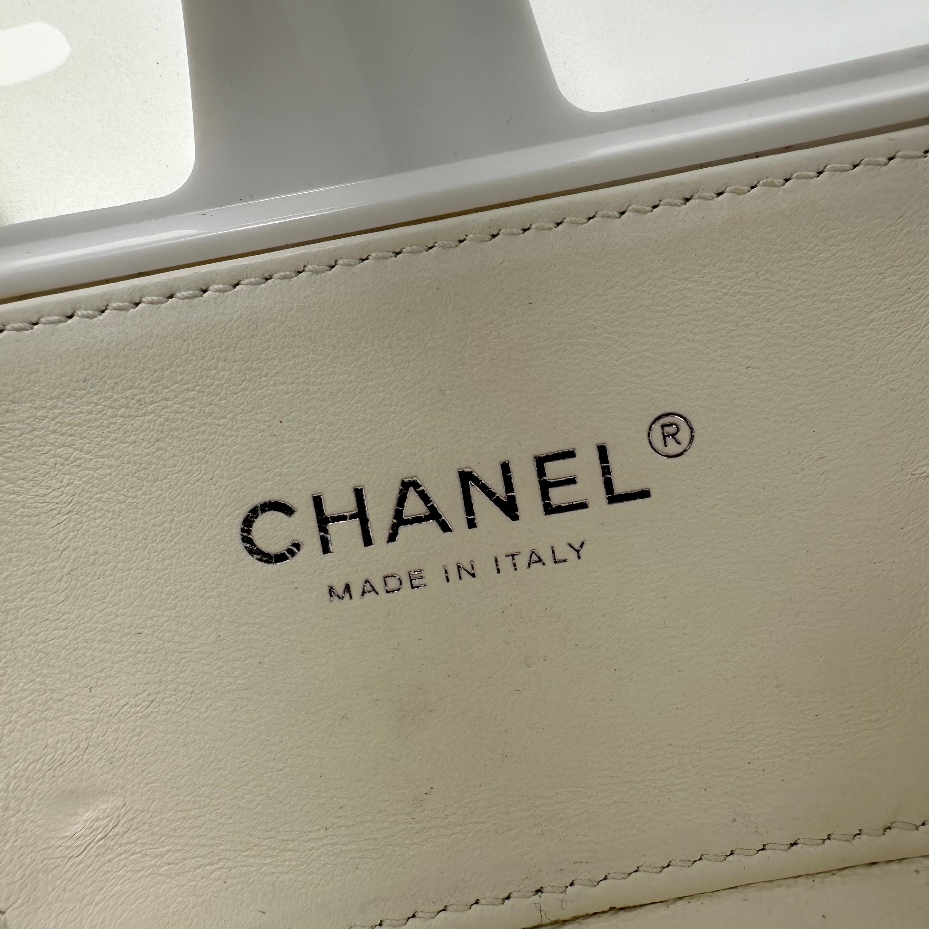 CHANEL 2019 Fall Runway Weiß Plexiglas Gondel Skilift Minaudière Tasche im Angebot 6
