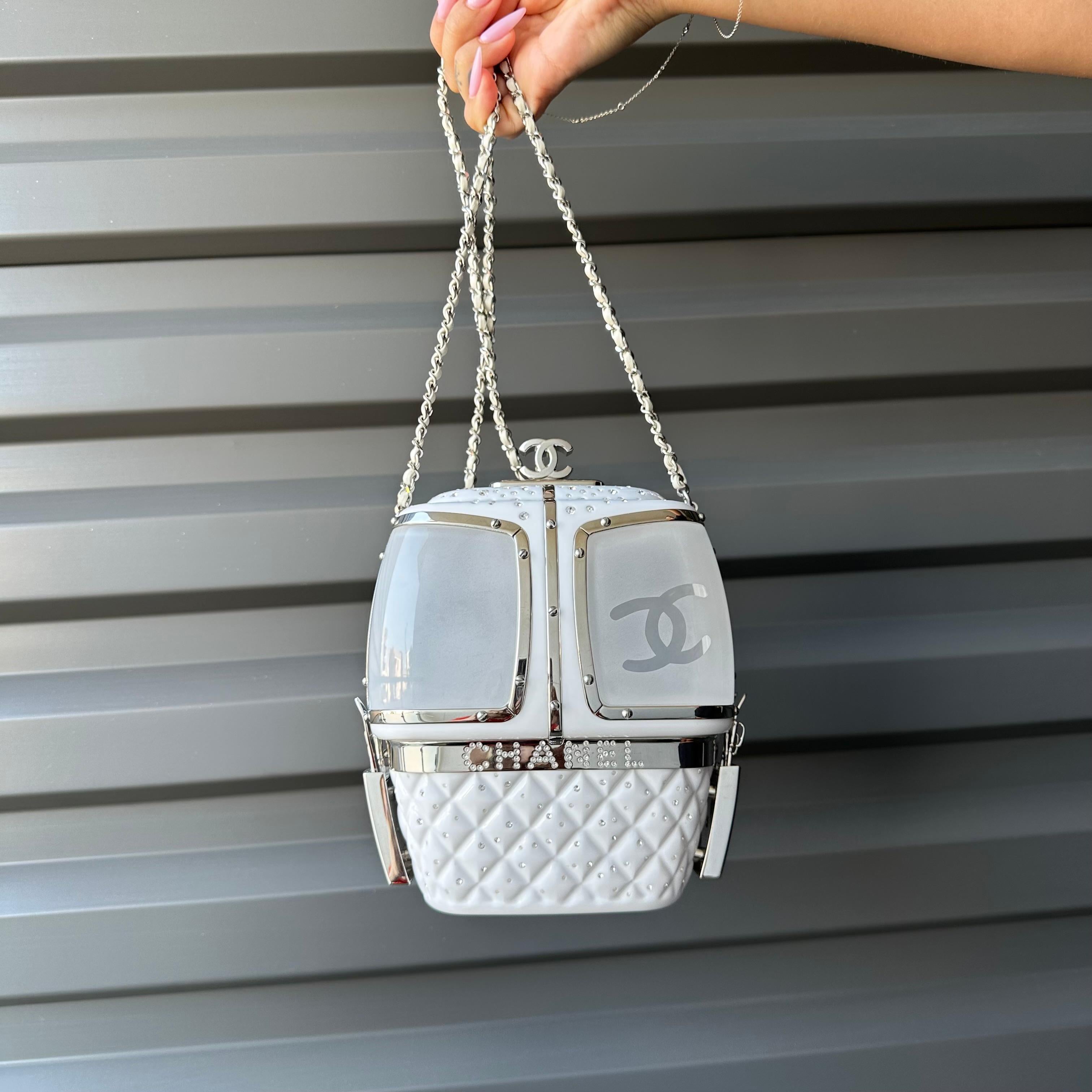 CHANEL 2019 Fall Runway Weiß Plexiglas Gondel Skilift Minaudière Tasche im Angebot 1