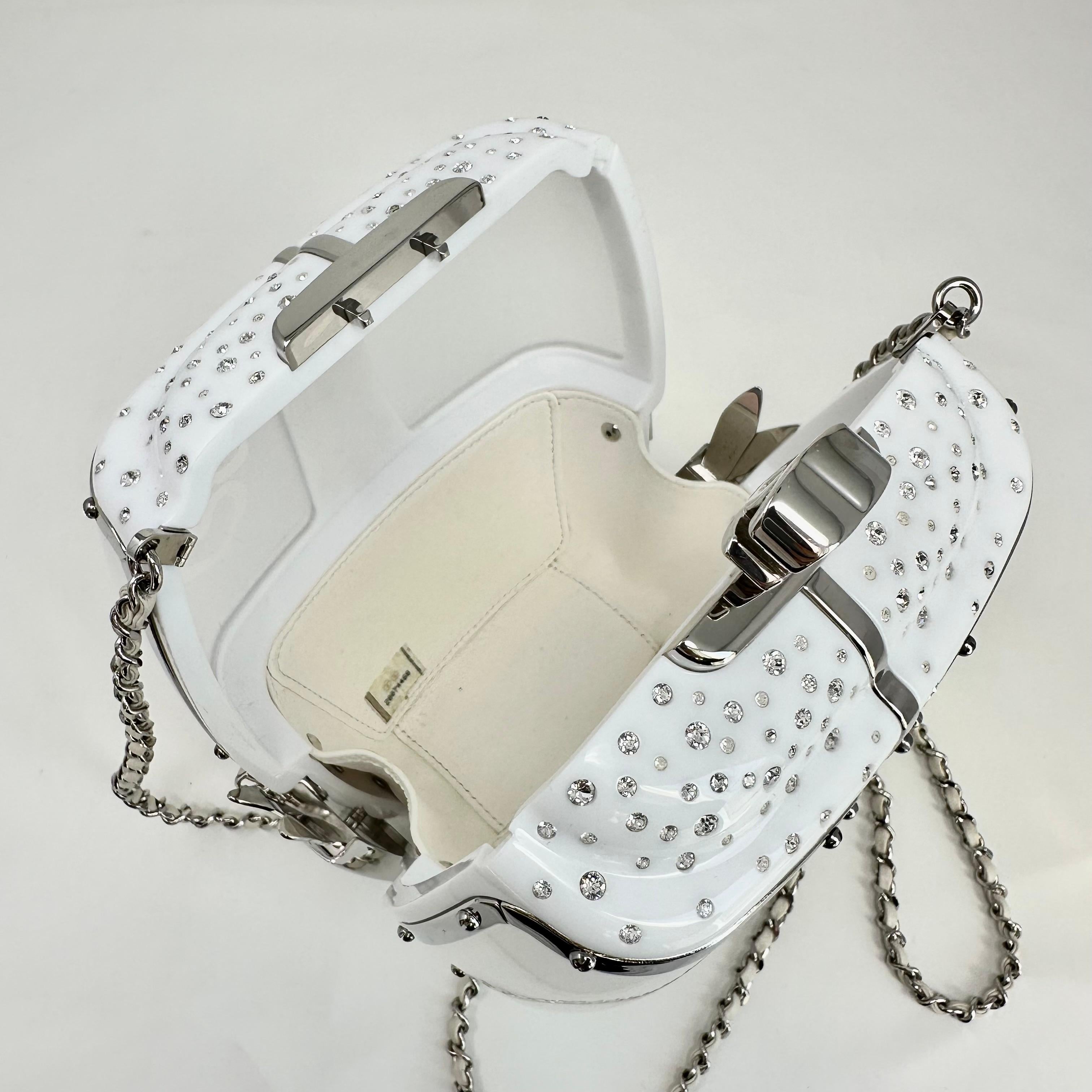 CHANEL 2019 Fall Runway Weiß Plexiglas Gondel Skilift Minaudière Tasche im Angebot 4