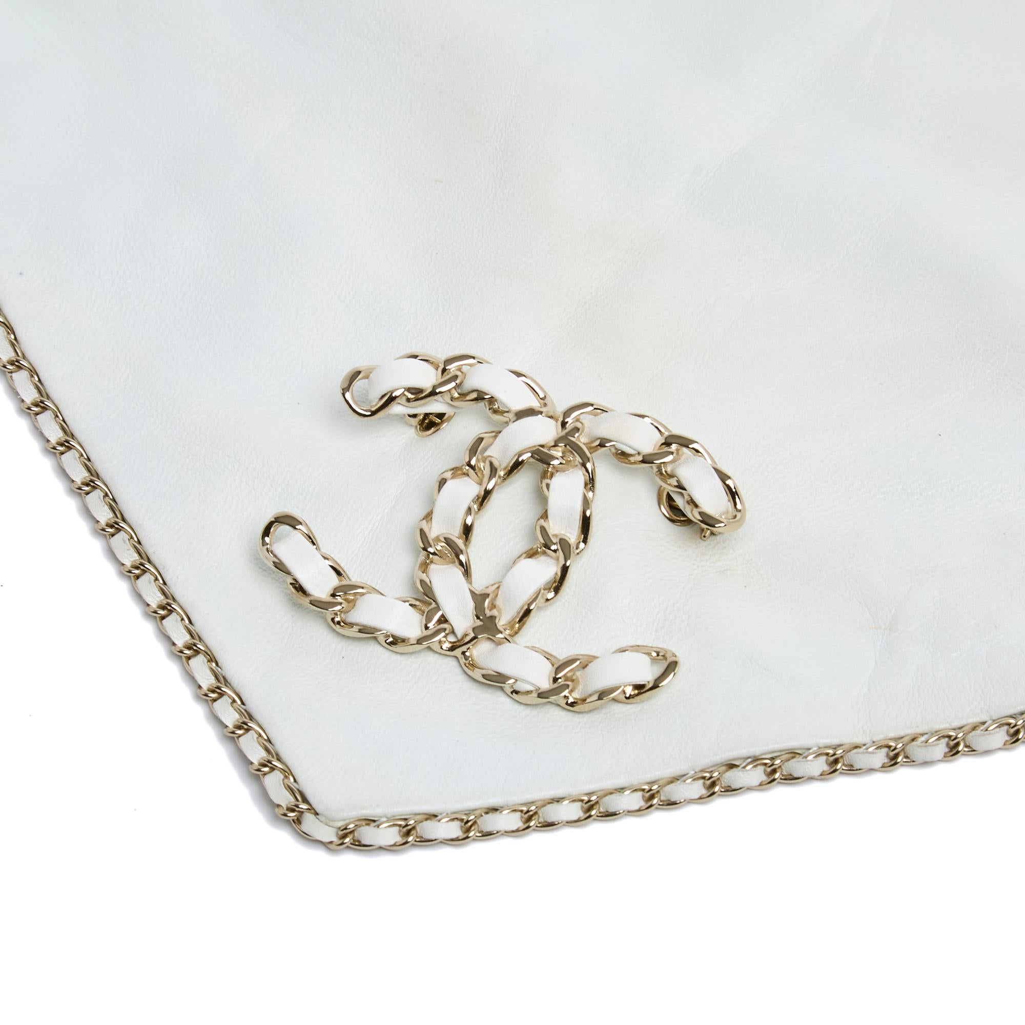 Chanel 2019 Foulard CC Ecru Leather and Golden Chain Scarf Bandana Brooch In Excellent Condition In PARIS, FR