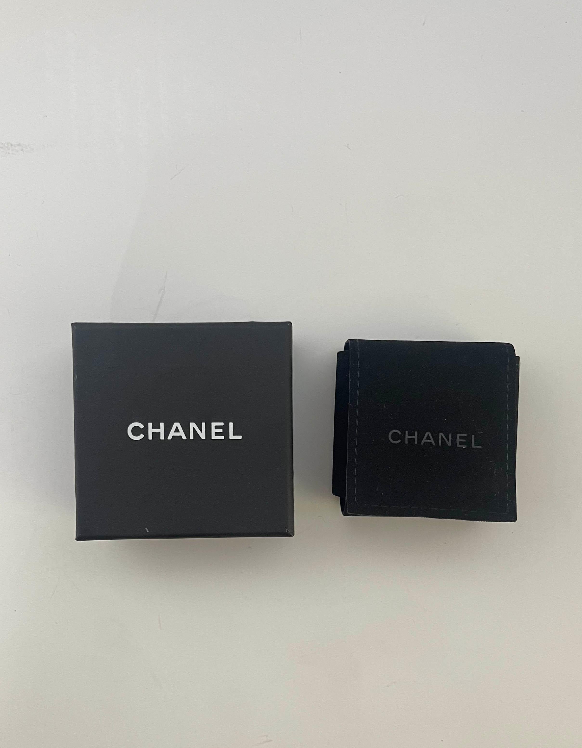 Chanel 2019 Goldtone Crystal High Society CC Hoop Drop Pierced Earrings

Made In: Italy
Year of Production: 2019
Color: Pale goldtone
Materials: Metal, strass crystal
Hallmarks: CHANEL B19 P MADE IN ITALY
Closure/Opening: Pierced back
Overall