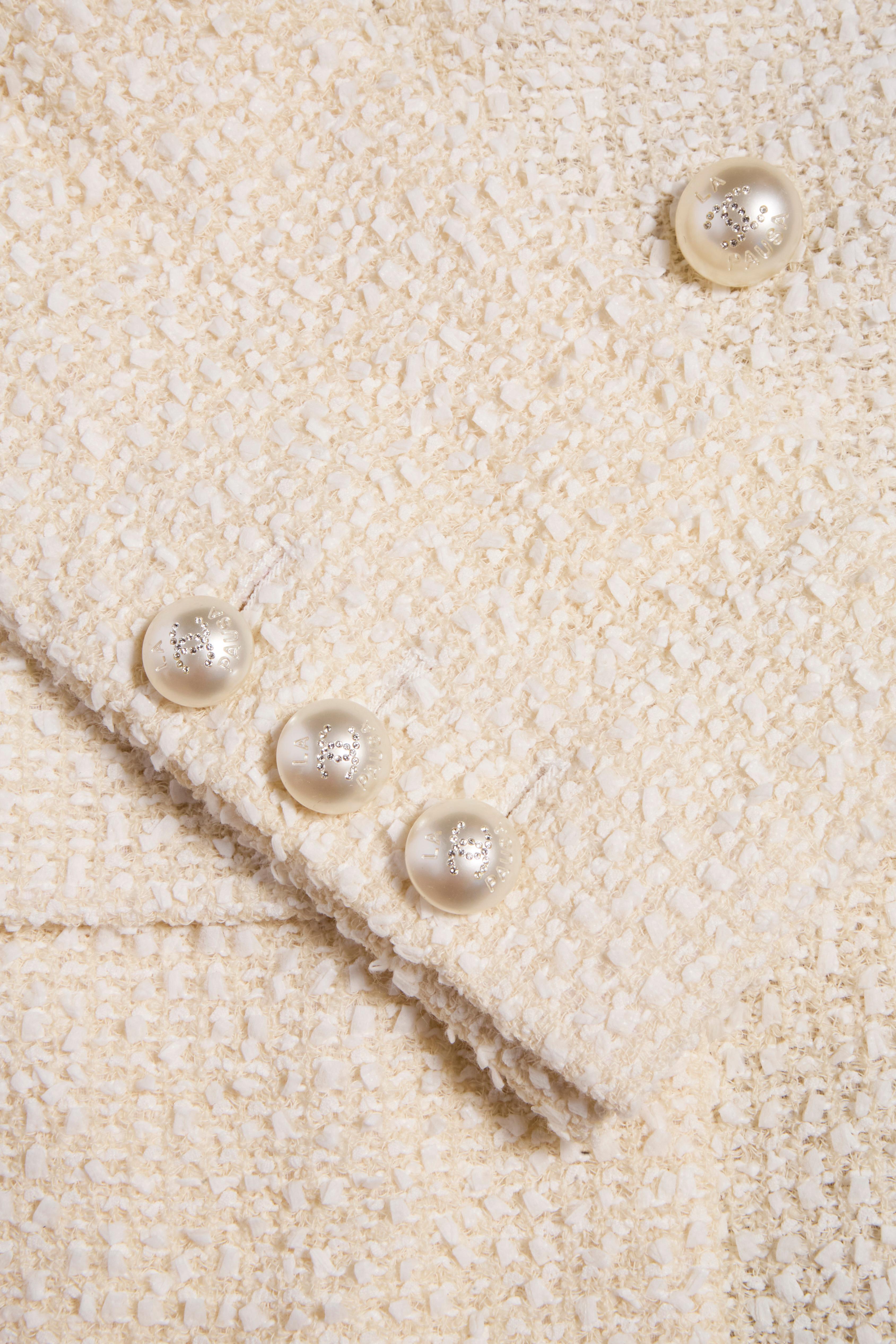 Chanel 2019 La Pausa Crema Bouclé Traje Chaqueta y Pantalón Talla 36 en venta 10