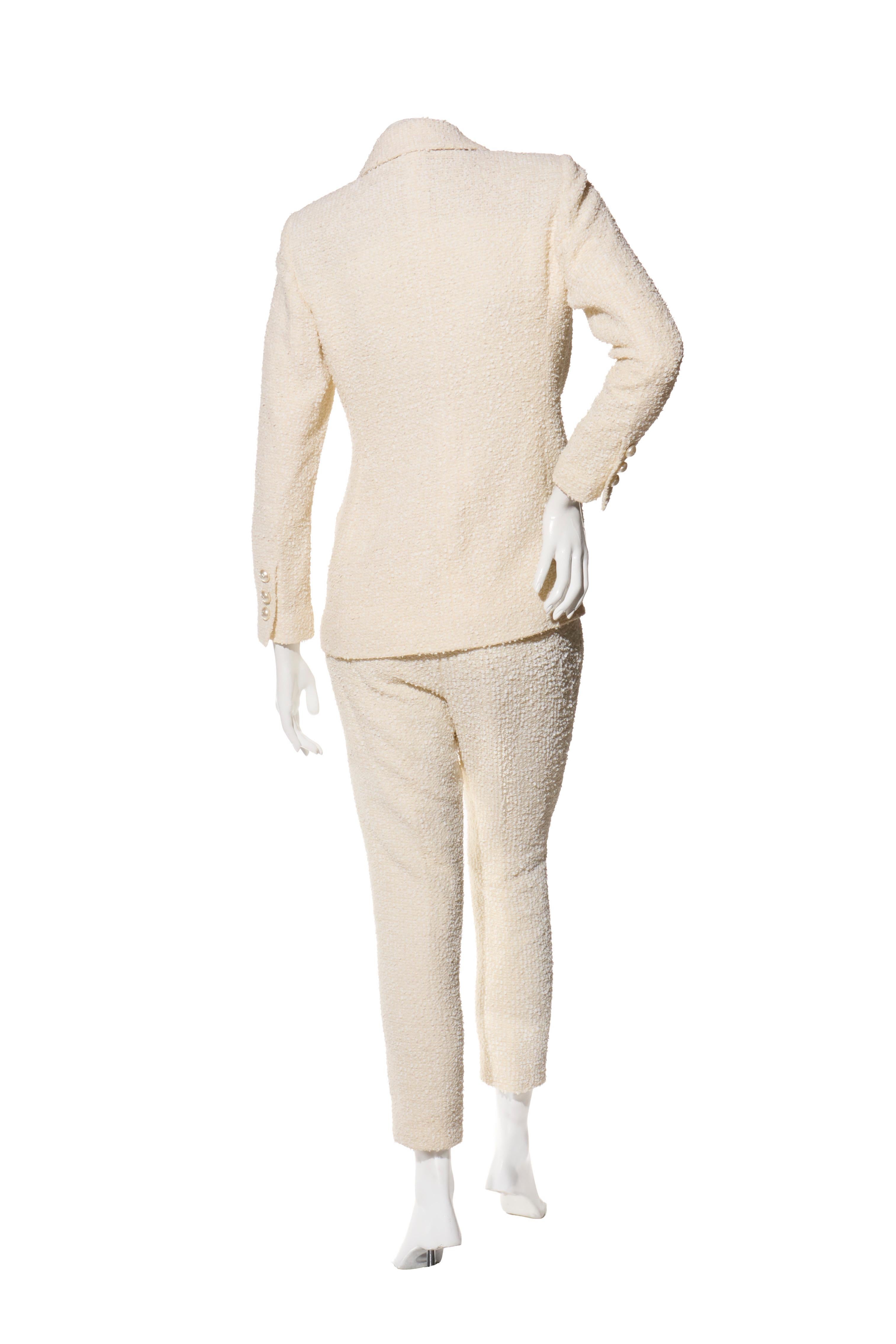 Chanel 2019 La Pausa Crema Bouclé Traje Chaqueta y Pantalón Talla 36 en venta 1