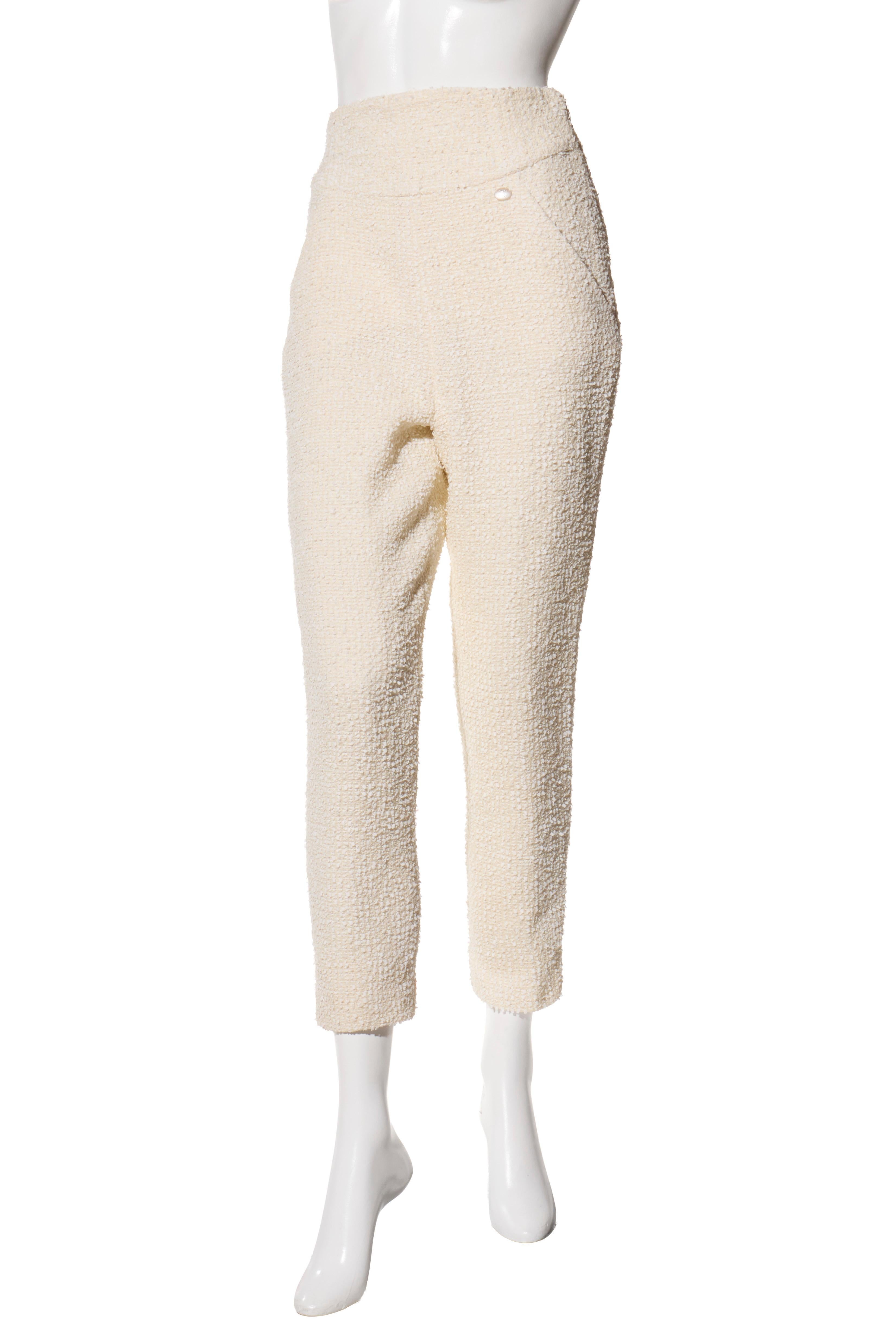 Chanel 2019 La Pausa Crema Bouclé Traje Chaqueta y Pantalón Talla 36 en venta 4