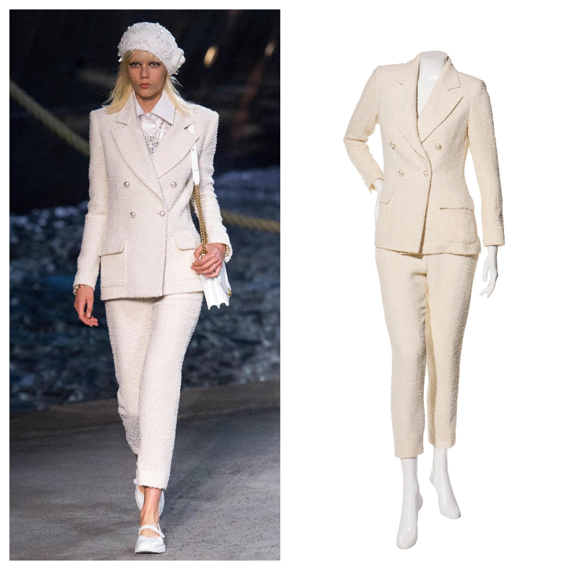 Chanel 2019 La Pausa Crema Bouclé Traje Chaqueta y Pantalón Talla 36 en venta
