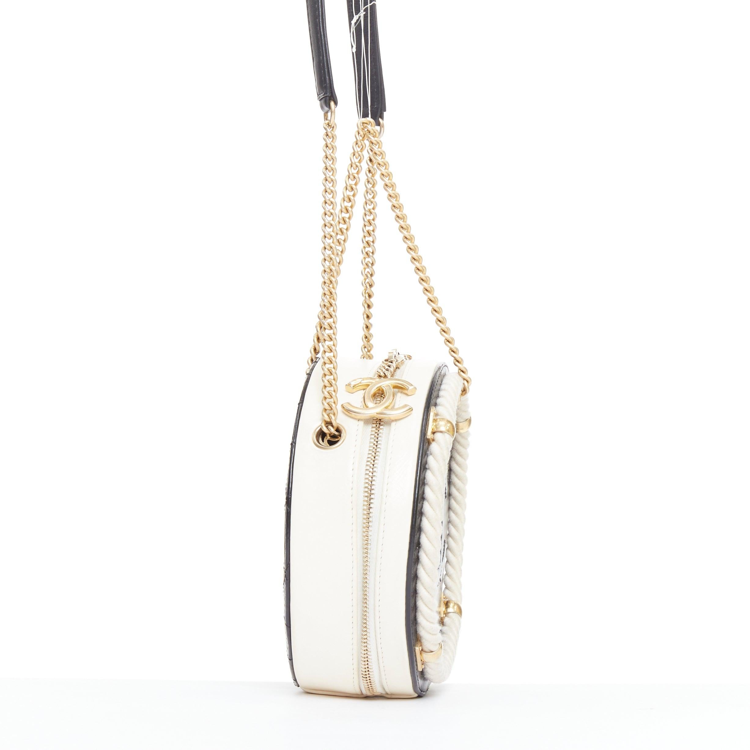 CHANEL 2019 Limited Edition En Vogue Round black cream leather crossbody bag In Good Condition For Sale In Hong Kong, NT