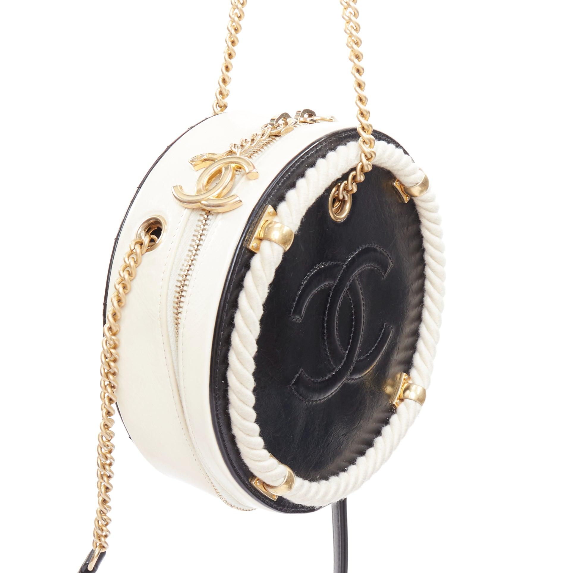 CHANEL 2019 Limited Edition En Vogue Round black cream leather crossbody bag For Sale 4