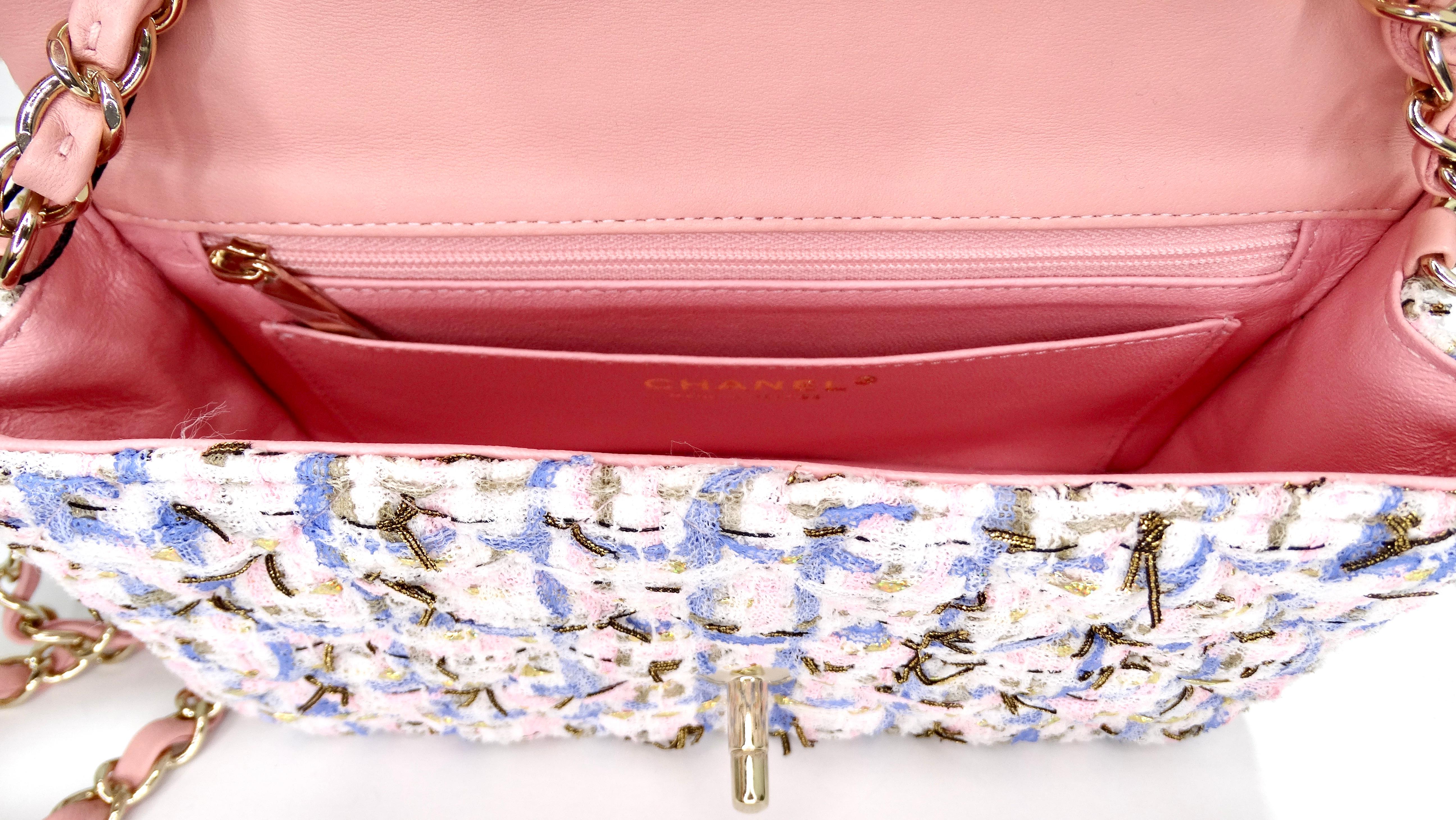 Chanel 2019 Mini-Tweed-Klappentasche im Zustand „Hervorragend“ in Scottsdale, AZ