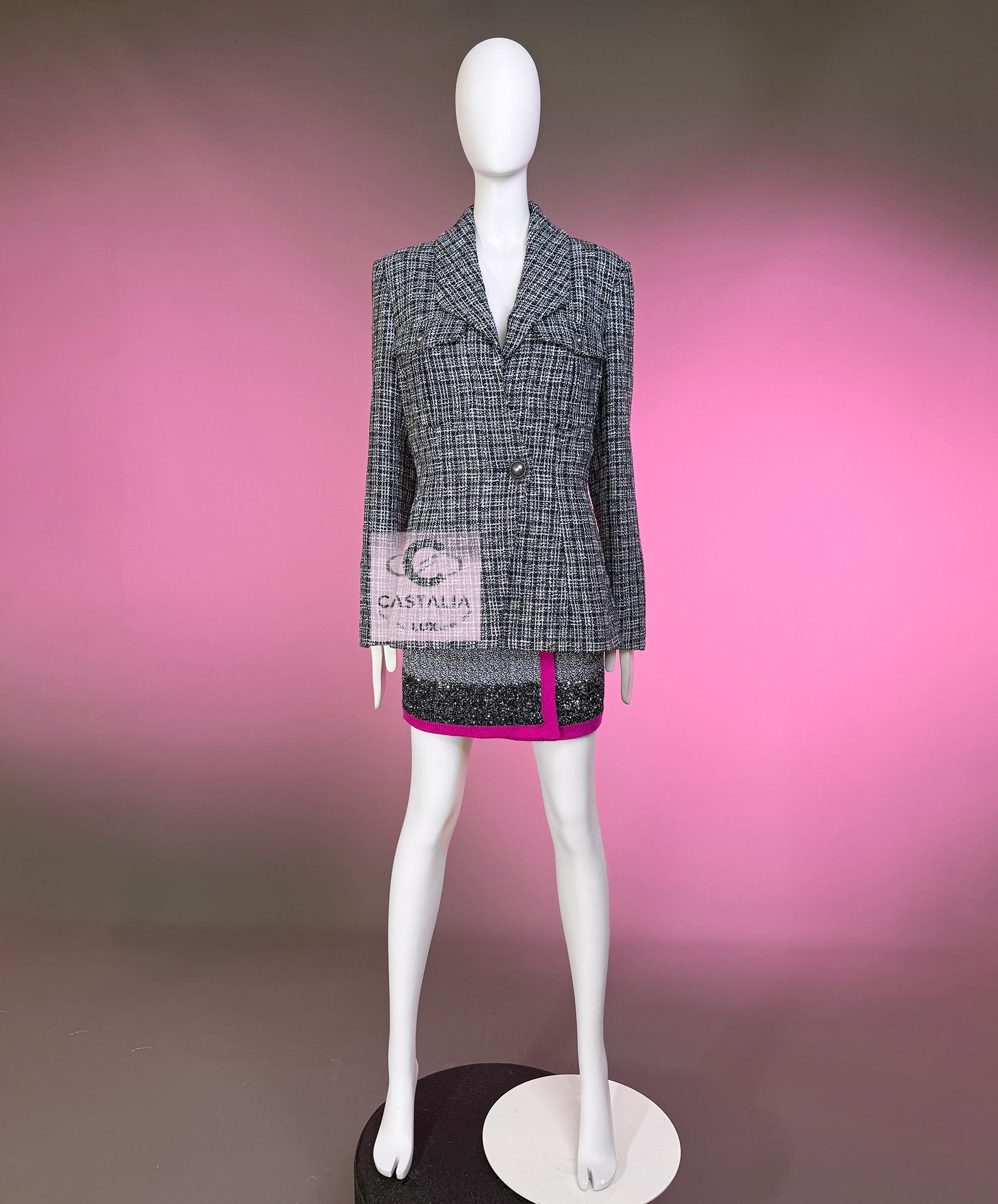 CHANEL 2019 New CC Pearl Buttons Black Tweed Jacket 42 FR en vente 9