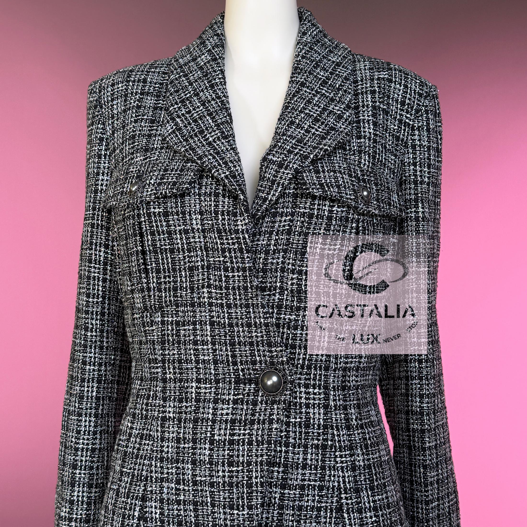 CHANEL 2019 New CC Pearl Buttons Black Tweed Jacket 42 FR en vente 10