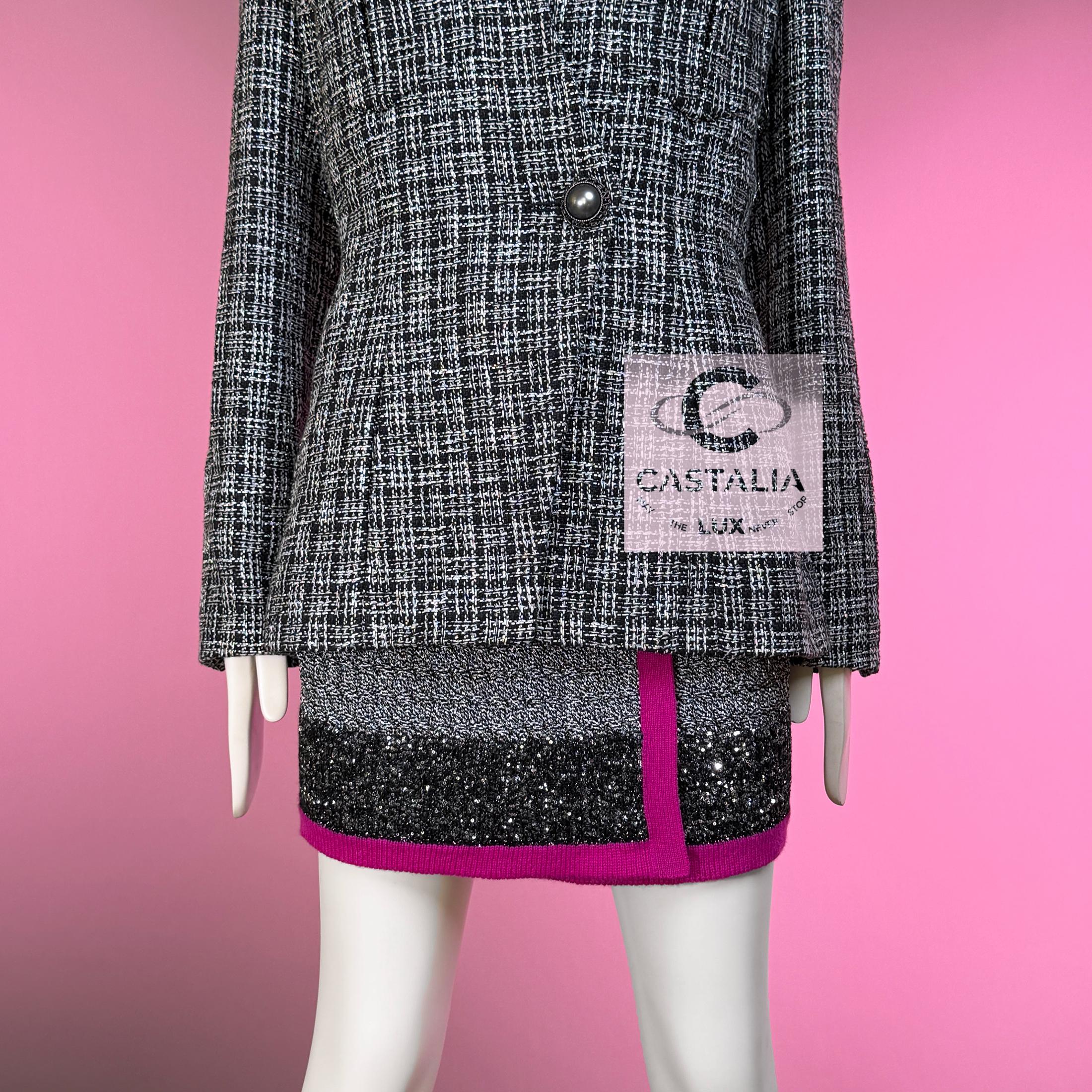 CHANEL 2019 New CC Pearl Buttons Black Tweed Jacket 42 FR en vente 11