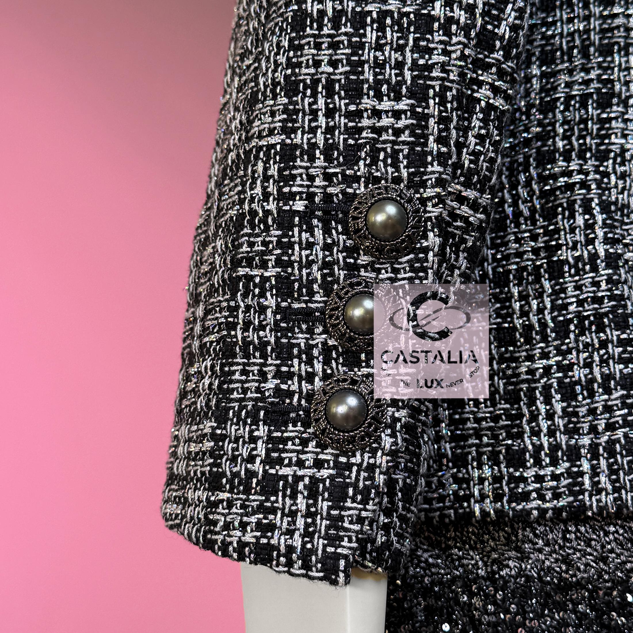 CHANEL 2019 New CC Pearl Buttons Black Tweed Jacket 42 FR en vente 12