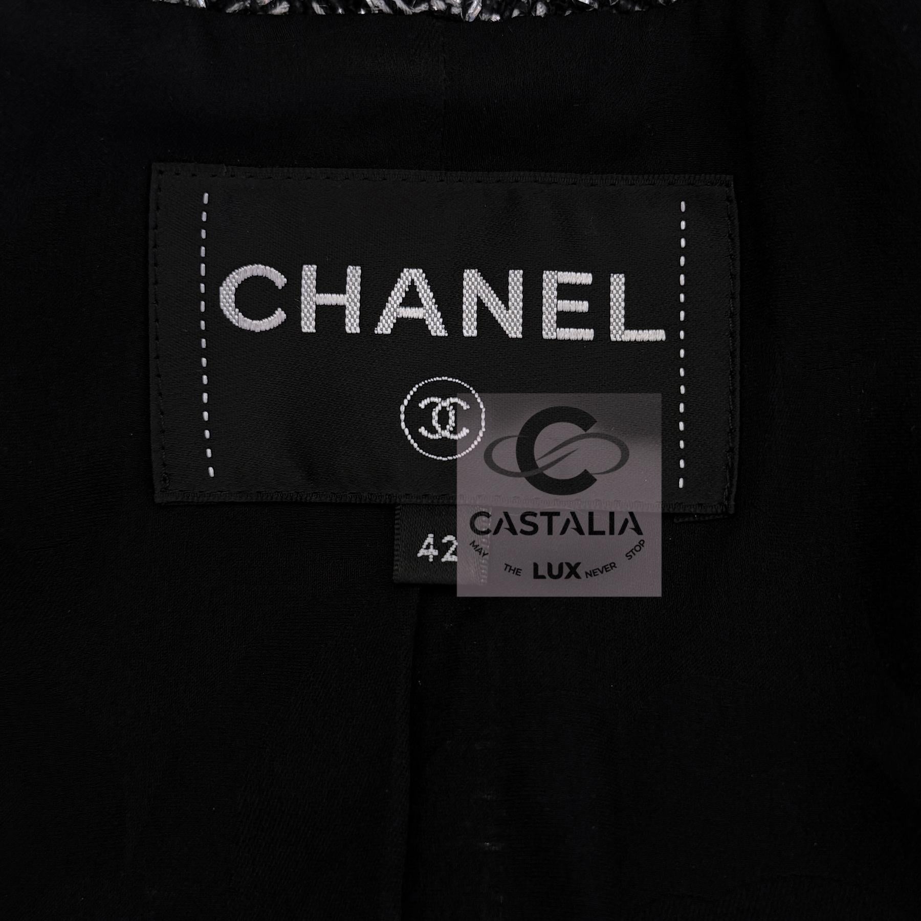 CHANEL 2019 New CC Pearl Buttons Black Tweed Jacket 42 FR en vente 13