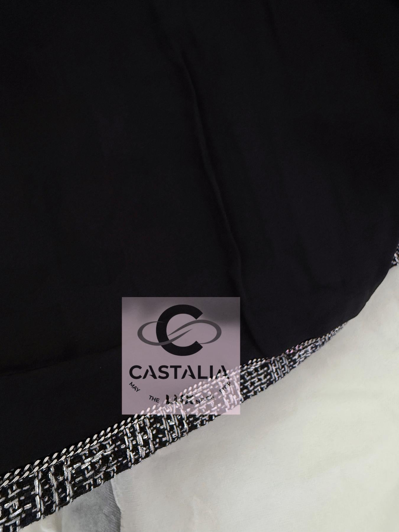 CHANEL 2019 New CC Pearl Buttons Black Tweed Jacket 42 FR en vente 14