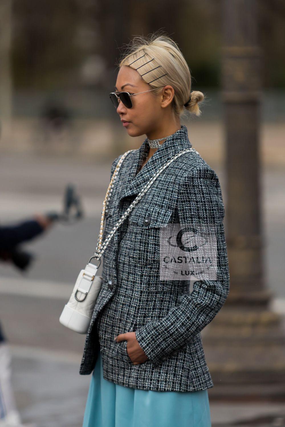 Noir CHANEL 2019 New CC Pearl Buttons Black Tweed Jacket 42 FR en vente