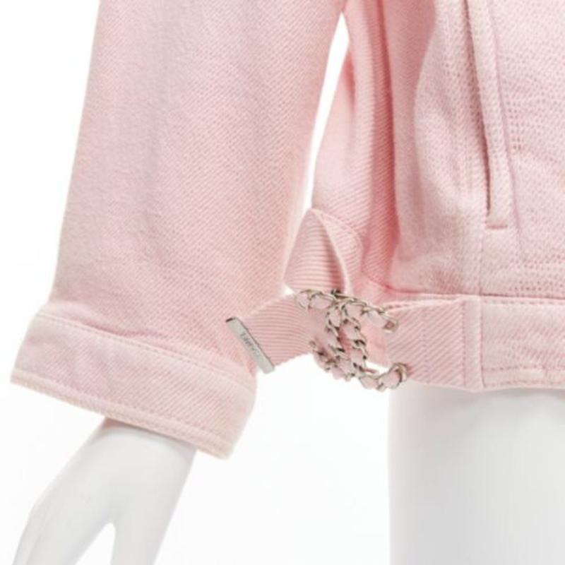 CHANEL 2019 rose, 4 poches, boutons CC sans col, veste surdimensionnée FR34 XS
Référence : LNKO/A02211
Marque : Chanel
Designer : Virginie Viard
Collectional : SS 2019
Matériau : Coton
Couleur : rose
Motif : Solide
Fermeture : bouton
Doublure : Soie