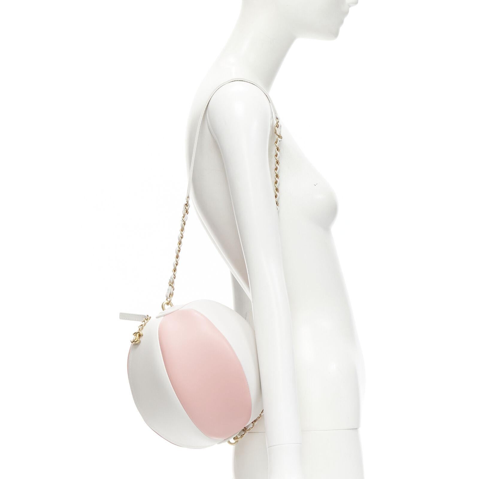 CHANEL 2019 Runway Beach Ball CC pink white calfskin gold chain crossbody bag
Reference: AAWC/A00399
Brand: Chanel
Designer: Virginie Viard
Model: Beach Ball
Collection: 2019 - Runway
Material: Calfskin Leather
Color: Pink, White
Pattern: