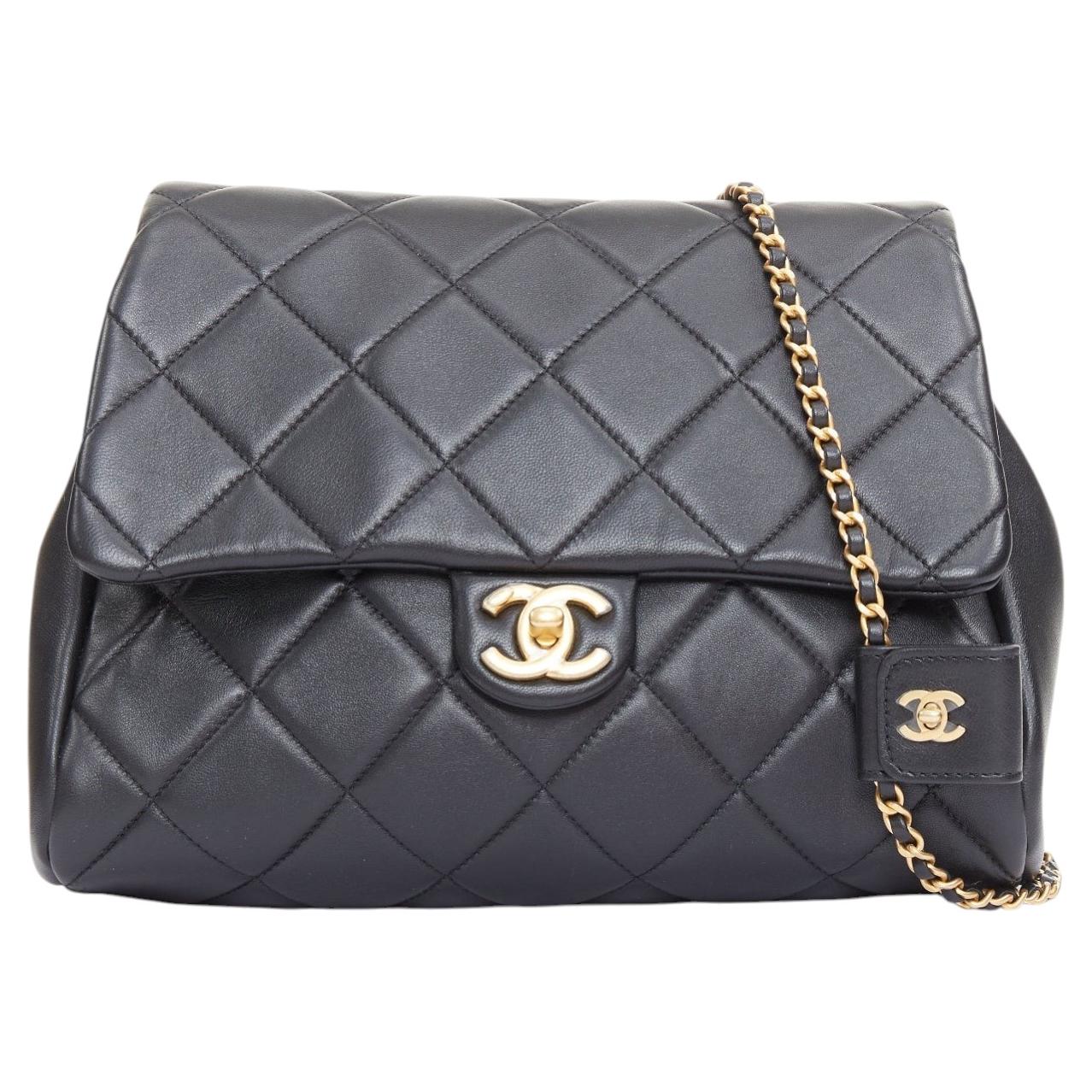 Sac à bandoulière Chanel 2019, en cuir d'agneau noir, motif matelassé en losanges, finitions dorées, à un seul côté en vente