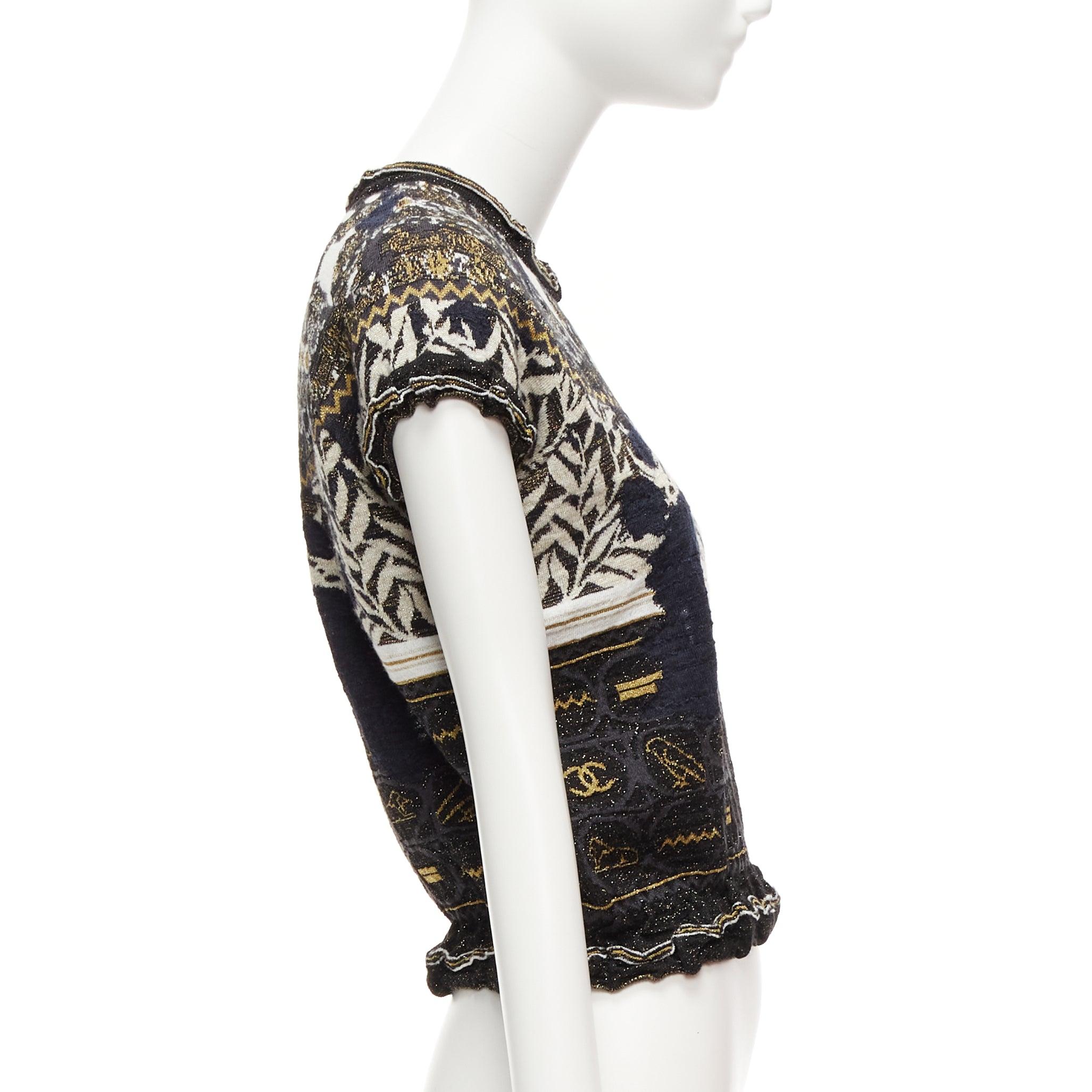 Pull à manches capuche avec logo CC et hiéroglyphiques égyptiens dorés CHANEL 2019 Runway FR36 S Excellent état - En vente à Hong Kong, NT