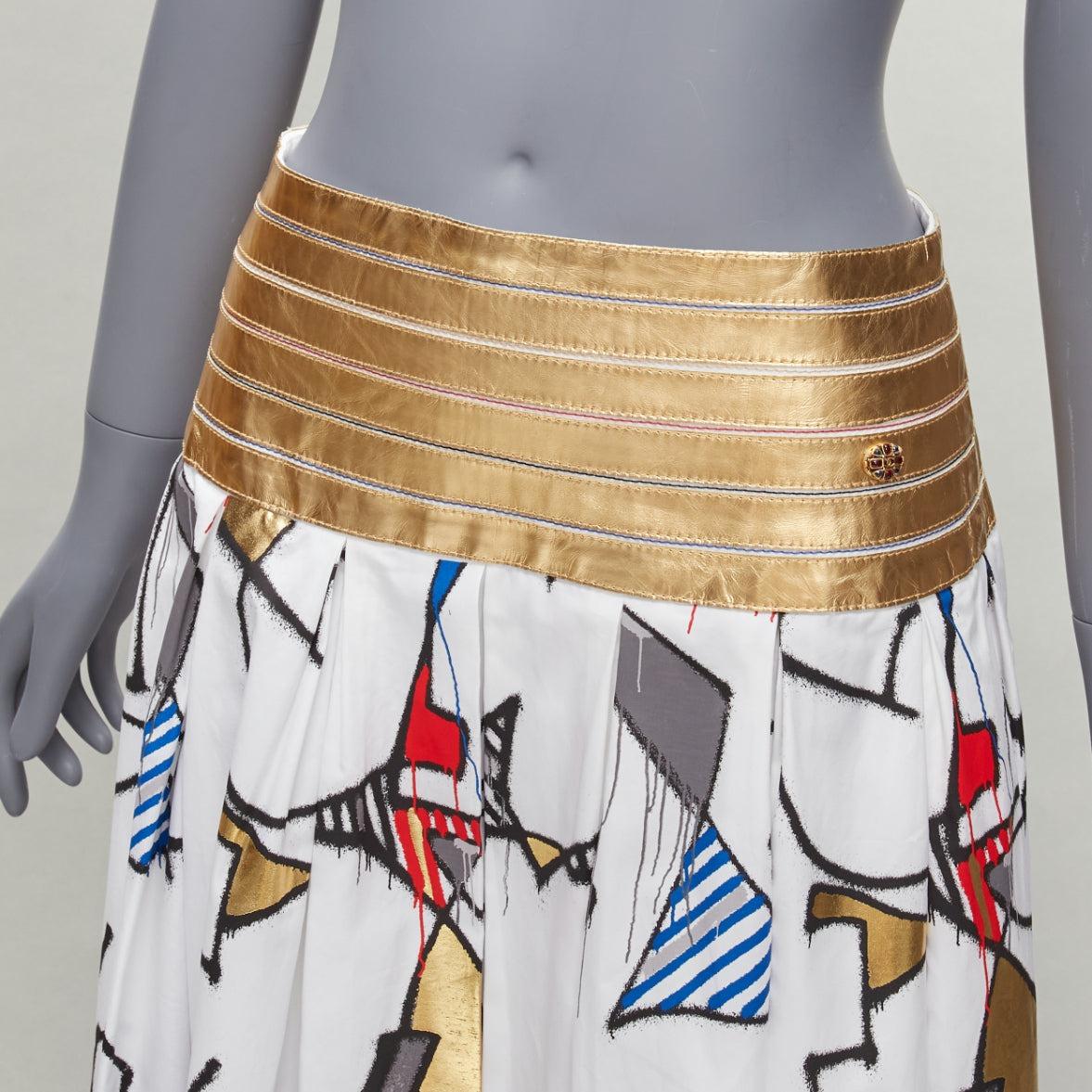 CHANEL 2019 Runway gold lambskin waistband multicolour abstract print skirt FR38 M
Reference: TGAS/D00794
Brand: Chanel
Designer: Virginie Viard
Collection: 2019 - Runway
As seen on: Sheikha Moza bint Nasser Al-Missned
Material: Lambskin Leather,