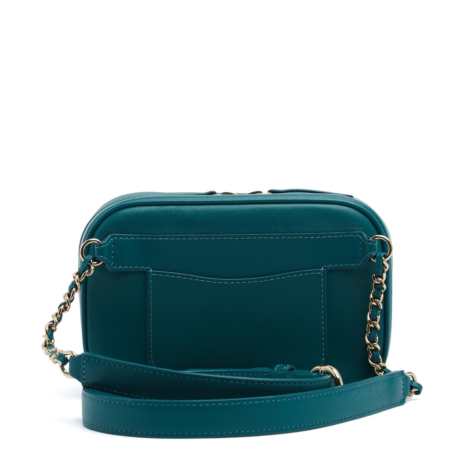 Chanel 2019 Sac Ceinture Epaule CC Mania Green Leather Crossbody Bag on Belt Verde en venta