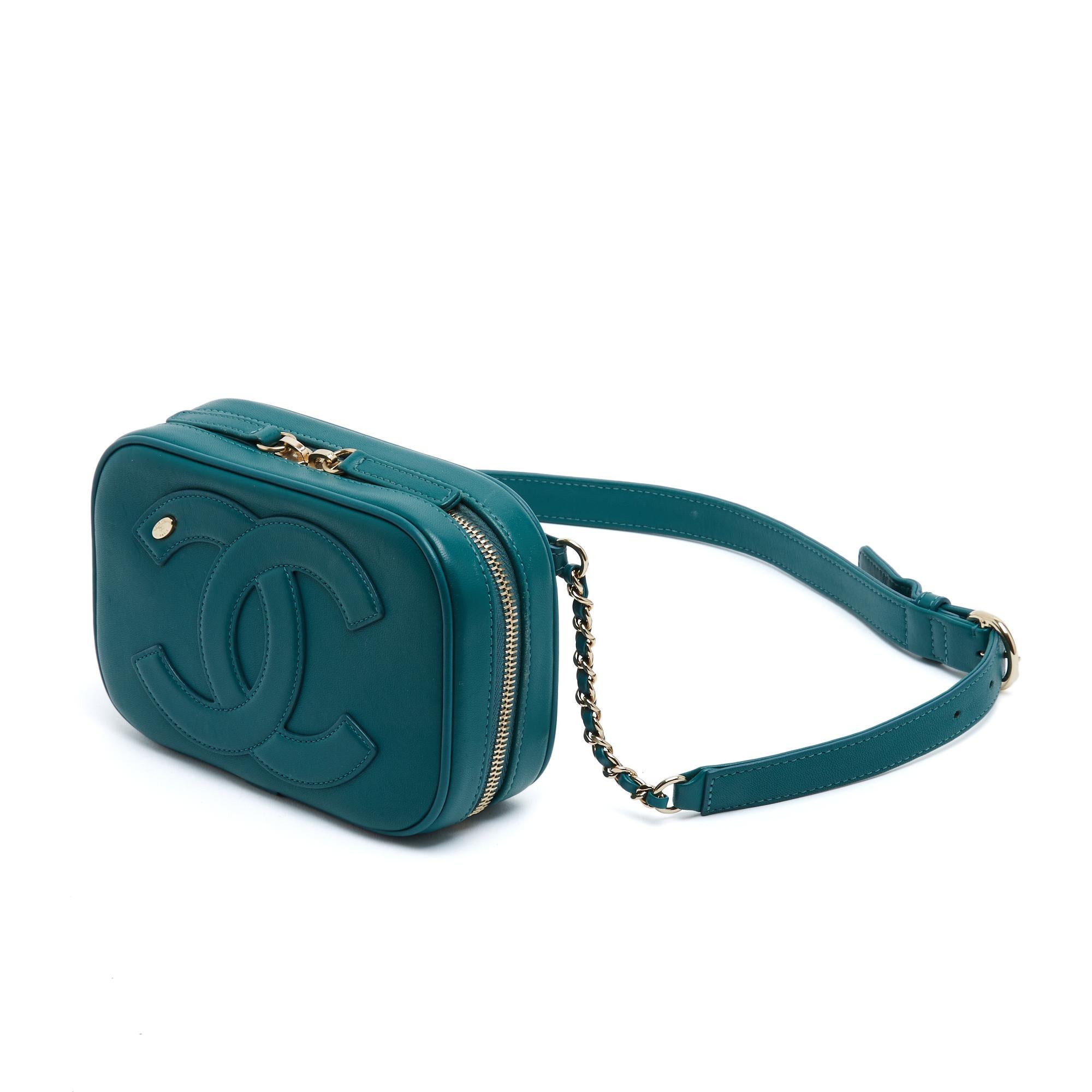 Femenino o masculino Chanel 2019 Sac Ceinture Epaule CC Mania Green Leather Crossbody Bag on Belt en venta