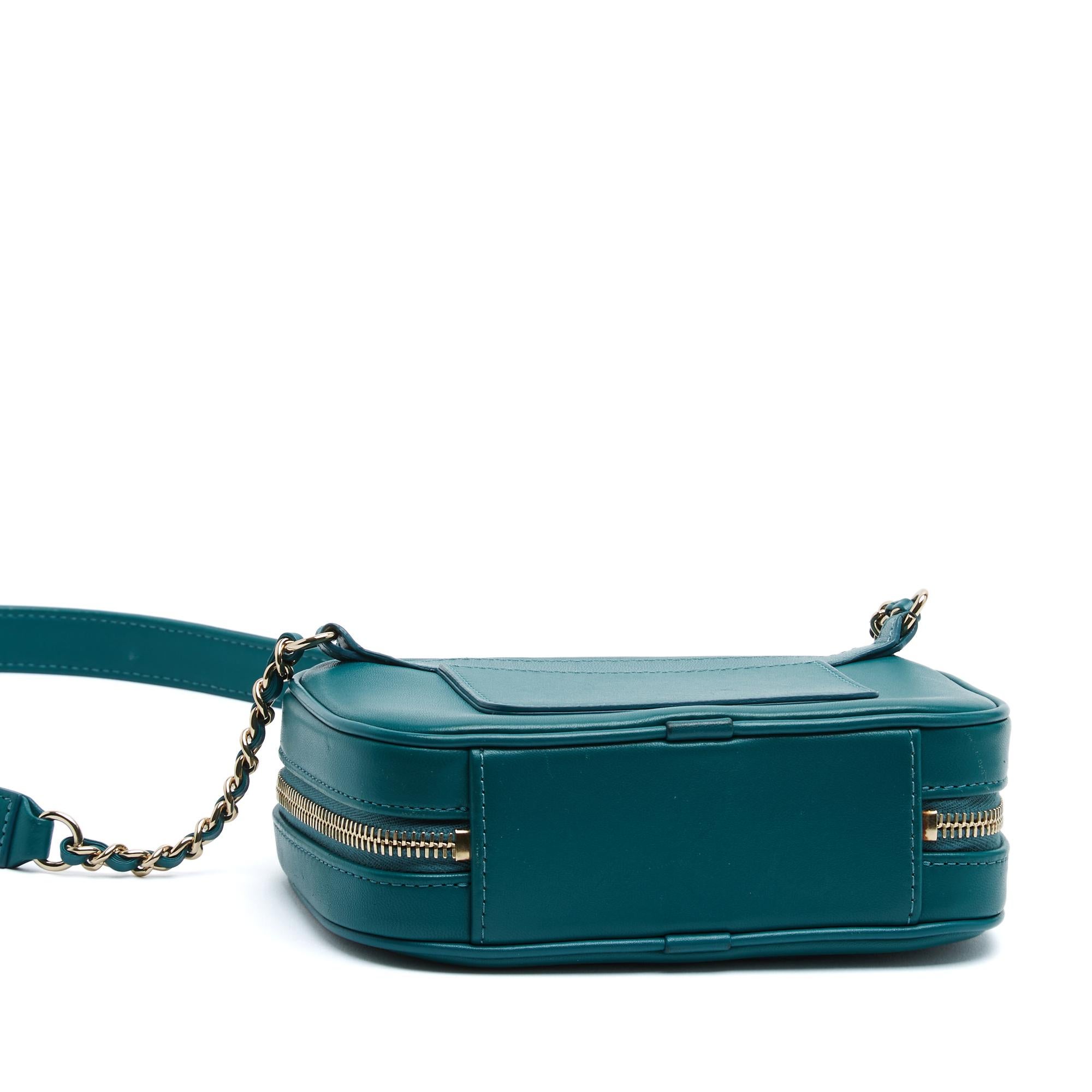 Chanel 2019 Sac Ceinture Epaule CC Mania Green Leather Crossbody Bag on Belt en venta 1