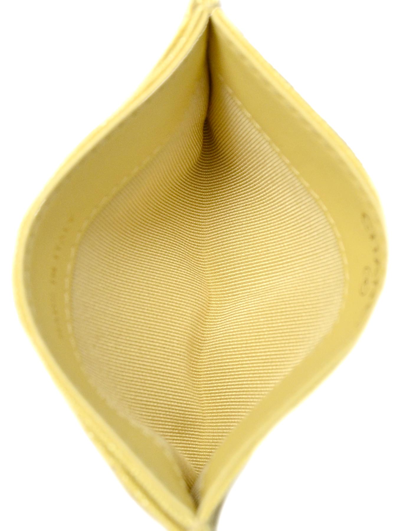 Chanel 2019 Sold Out Iridescent Yellow Caviar Leather O-Card Holder In New Condition In New York, NY