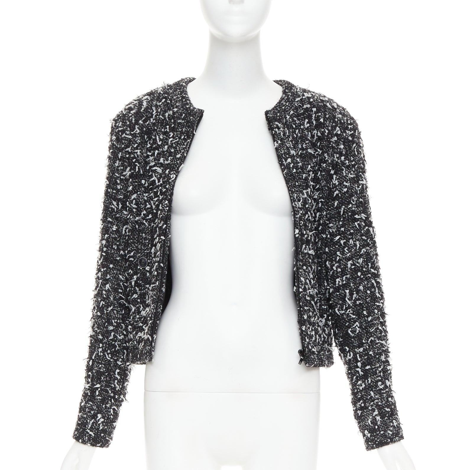 Noir Chanel 2019 speckle black white tweed collarless CC buttons jacket FR34 XS en vente