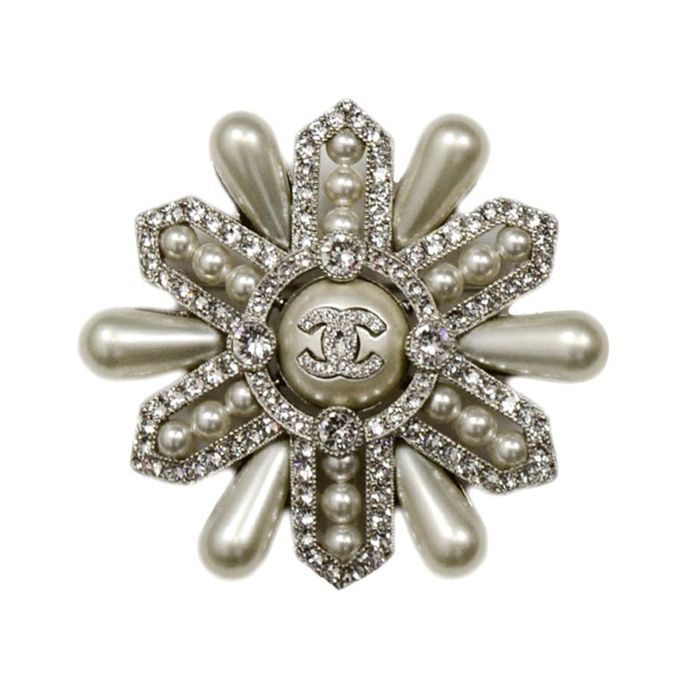 Chanel 2019 Strass Crystal and Faux Pearl CC Brooch rt. $1,400 For Sale ...