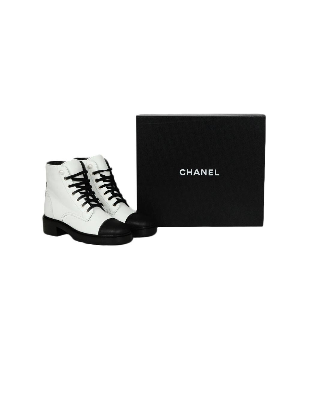 Chanel 2019 White Black Leather CC Lace Up Boots sz 39 In Excellent Condition In New York, NY