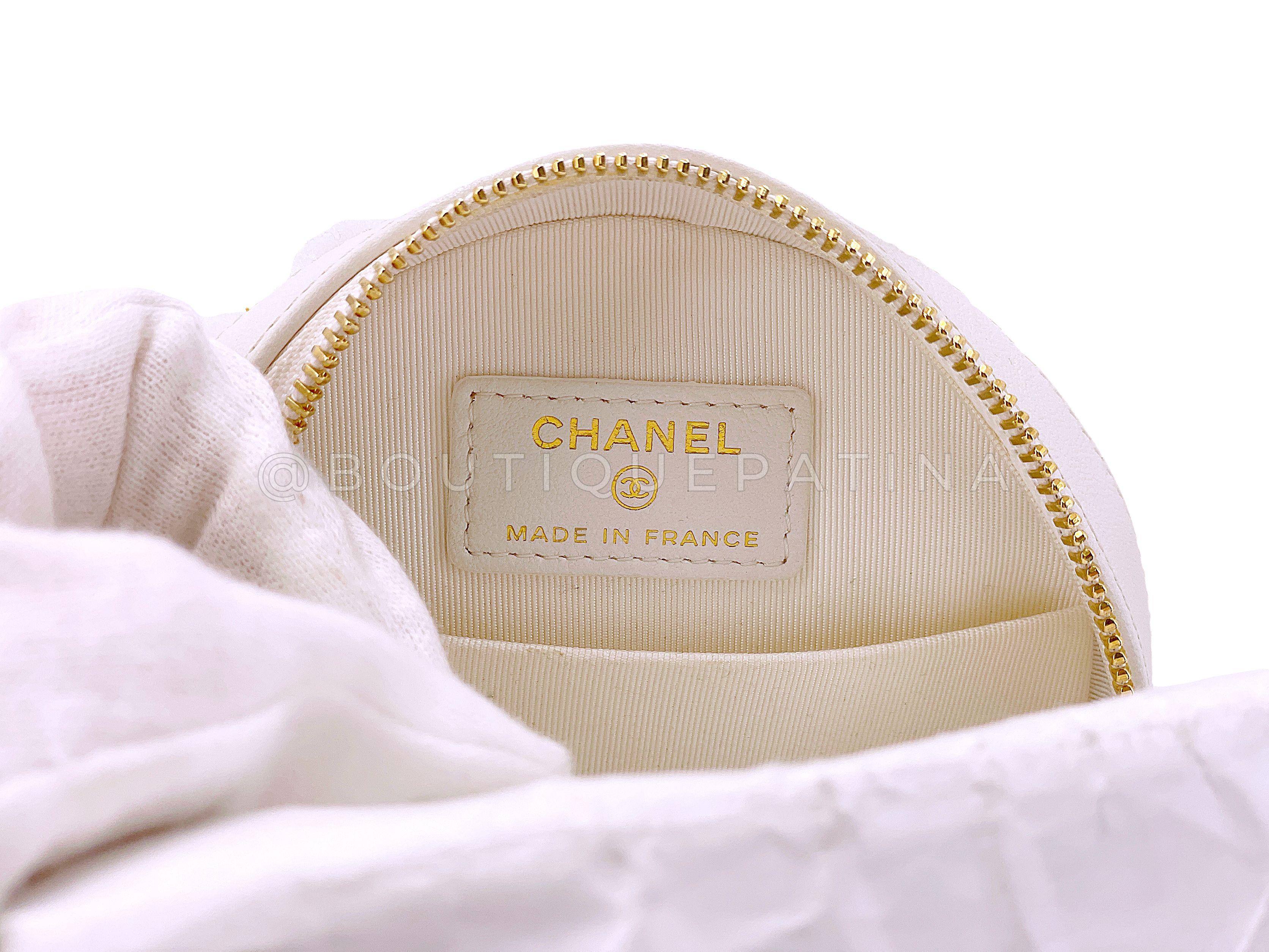 Chanel 2019 - Mini sac tambour rond en fourrure de mouton blanc à chevrons GHW 67850 en vente 4