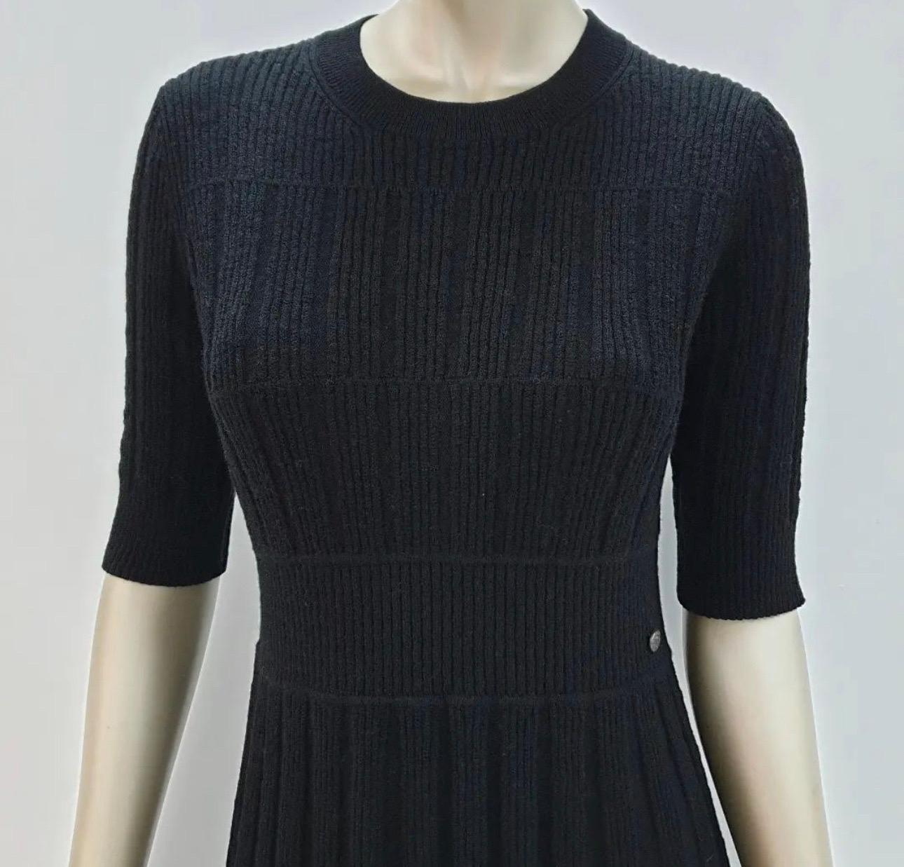 Chanel 2019 Wool Alpaca Dress In Excellent Condition For Sale In Krakow, PL