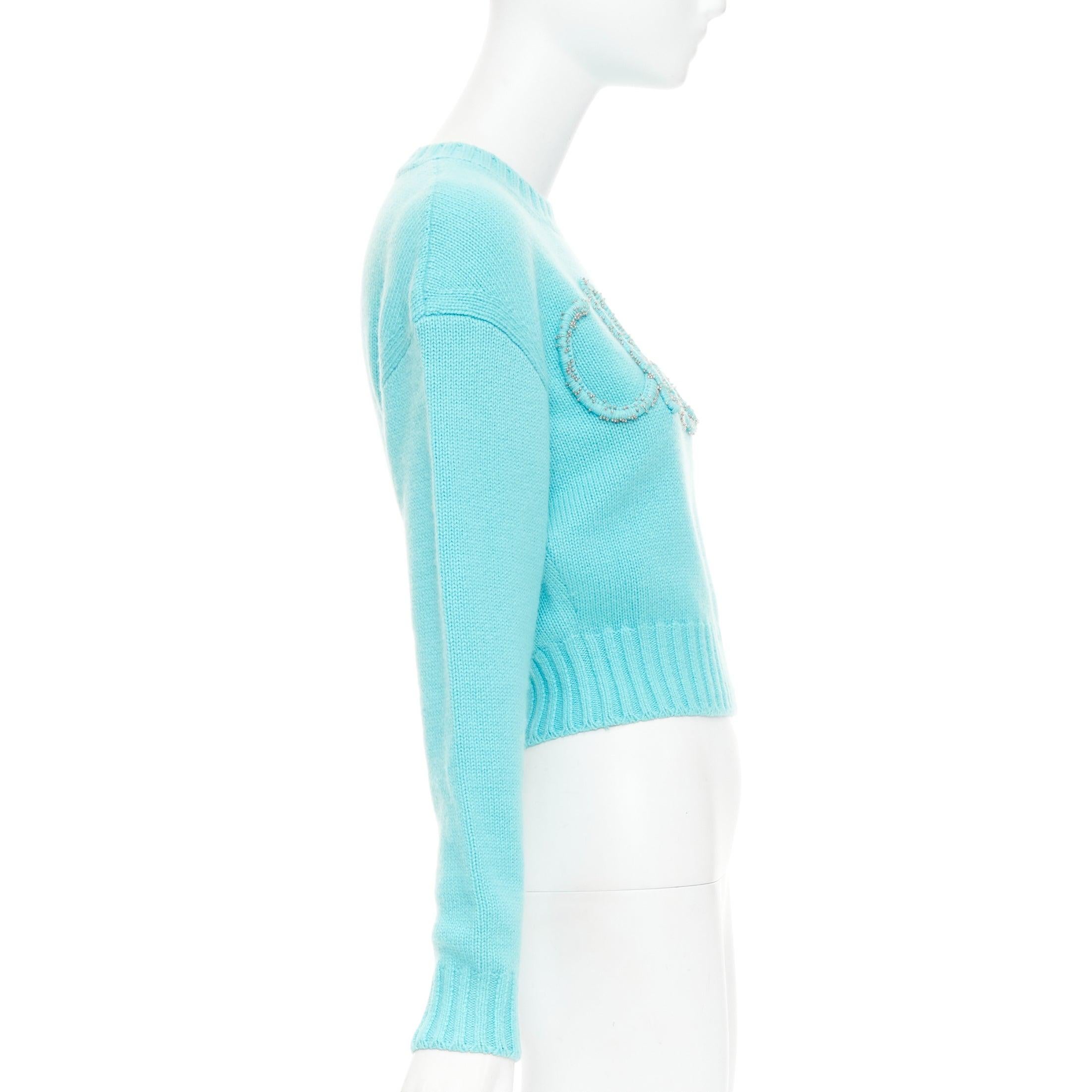CHANEL 2020 100% Kaschmir cyanblau CC kursives Logo Cropped Pullover¬† FR36 S im Zustand „Hervorragend“ im Angebot in Hong Kong, NT