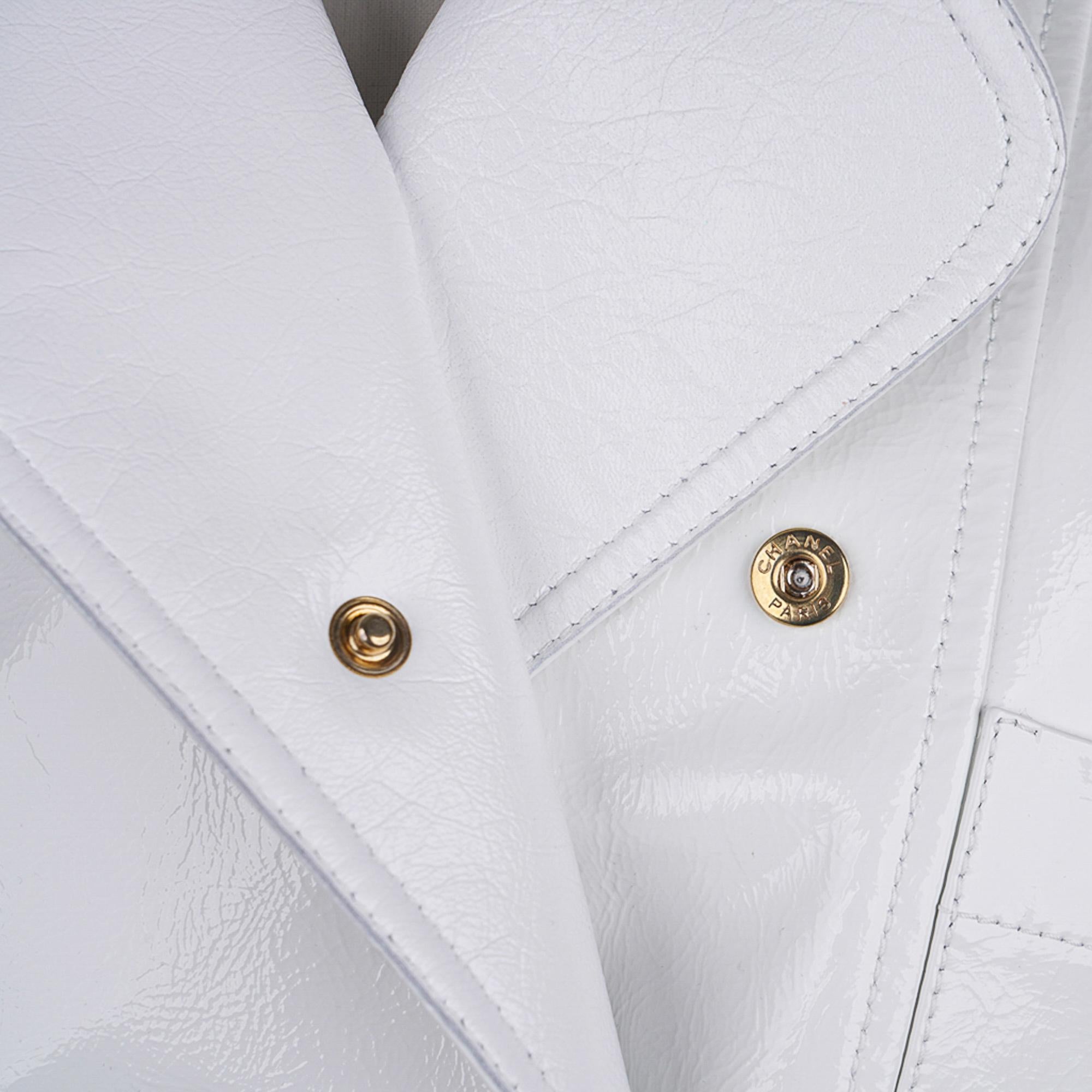 Veste courte Chanel 2020-21FW en cuir verni blanc style motard, taille 36/4, neuve avec étiquettes 7