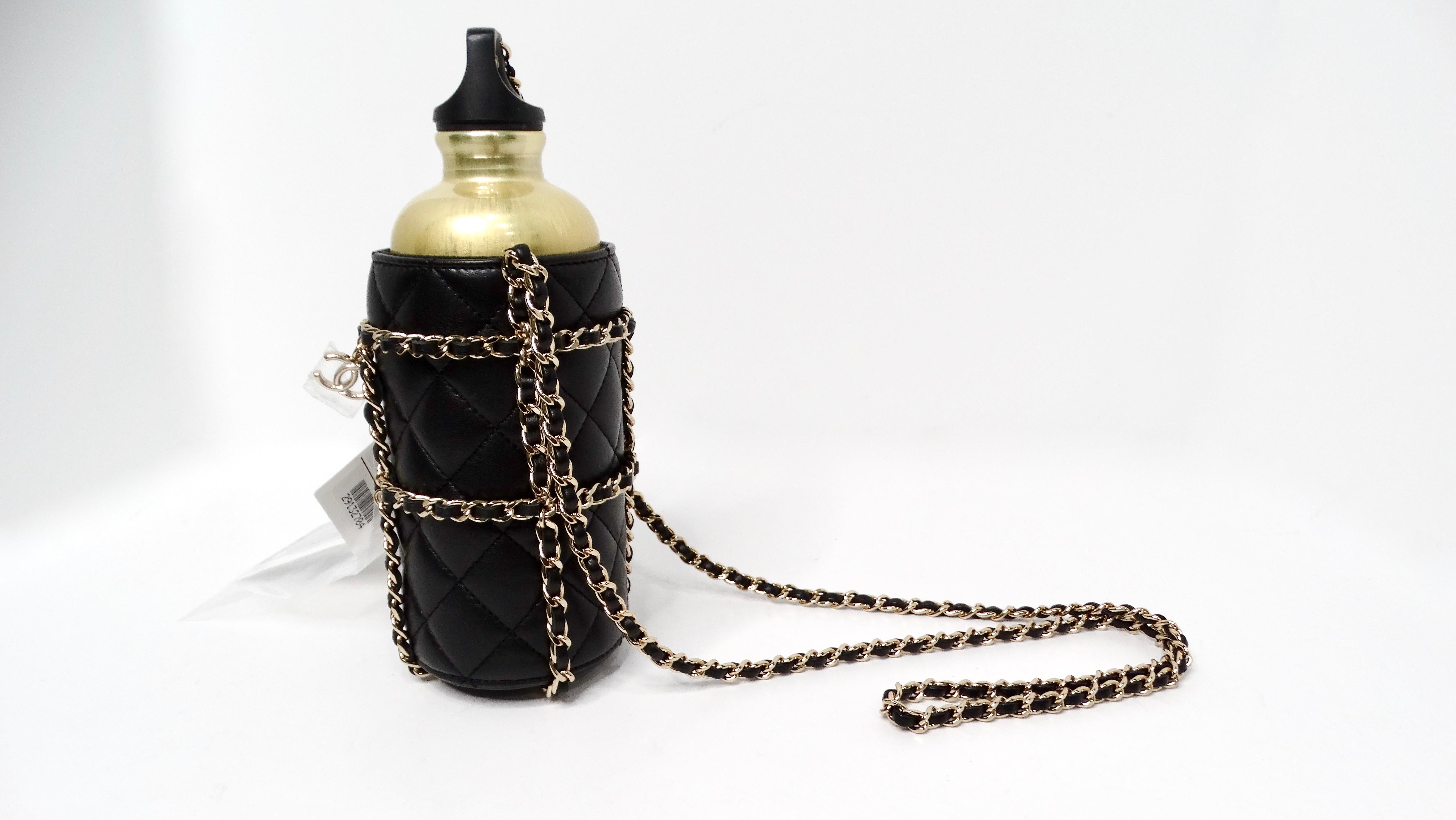 Chanel 2020 Black Quilted Lambskin Leather & Gold-Tone Metal Water-Bottle Bag For Sale 1