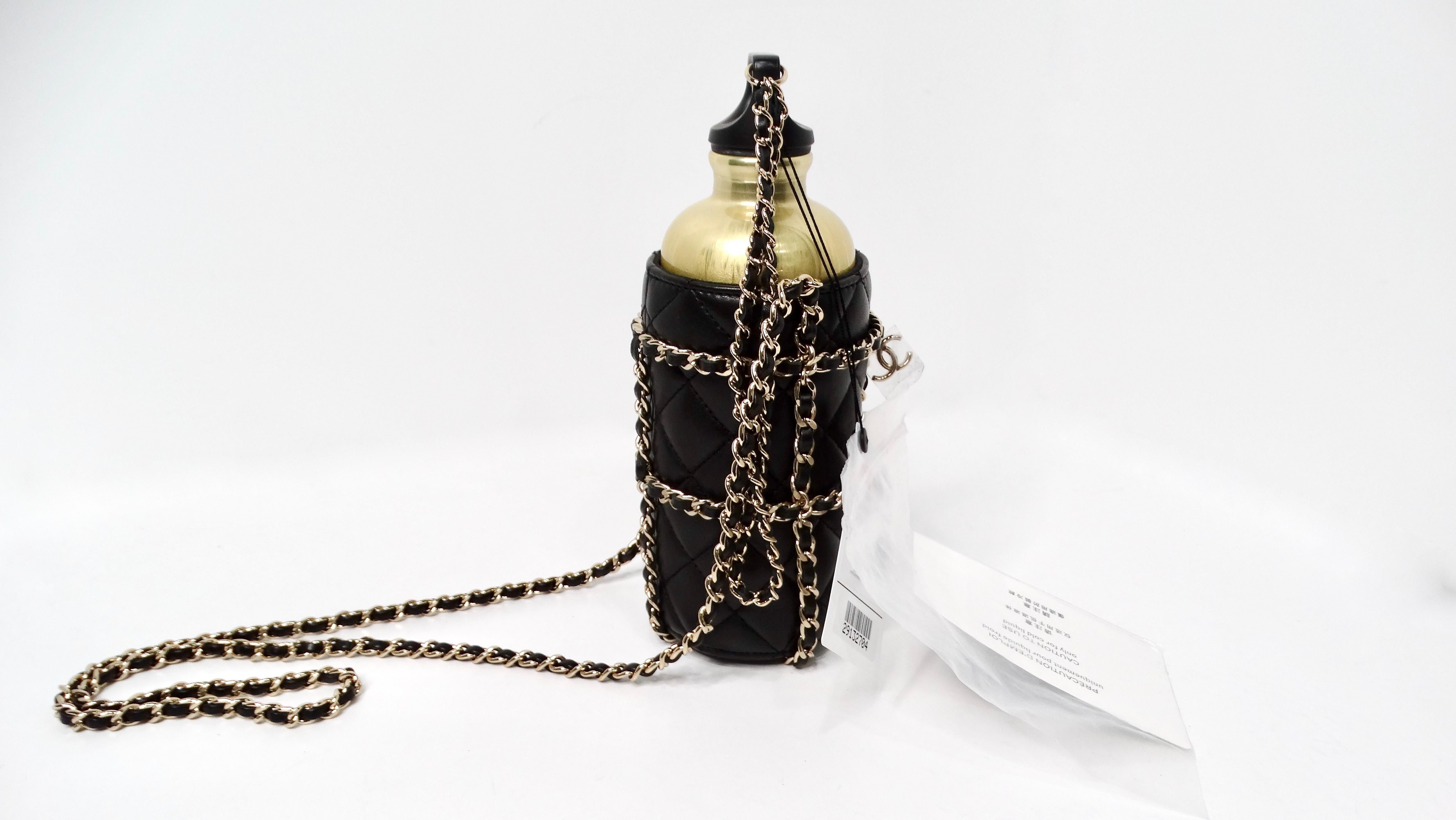 Chanel 2020 Black Quilted Lambskin Leather & Gold-Tone Metal Water-Bottle Bag For Sale 2