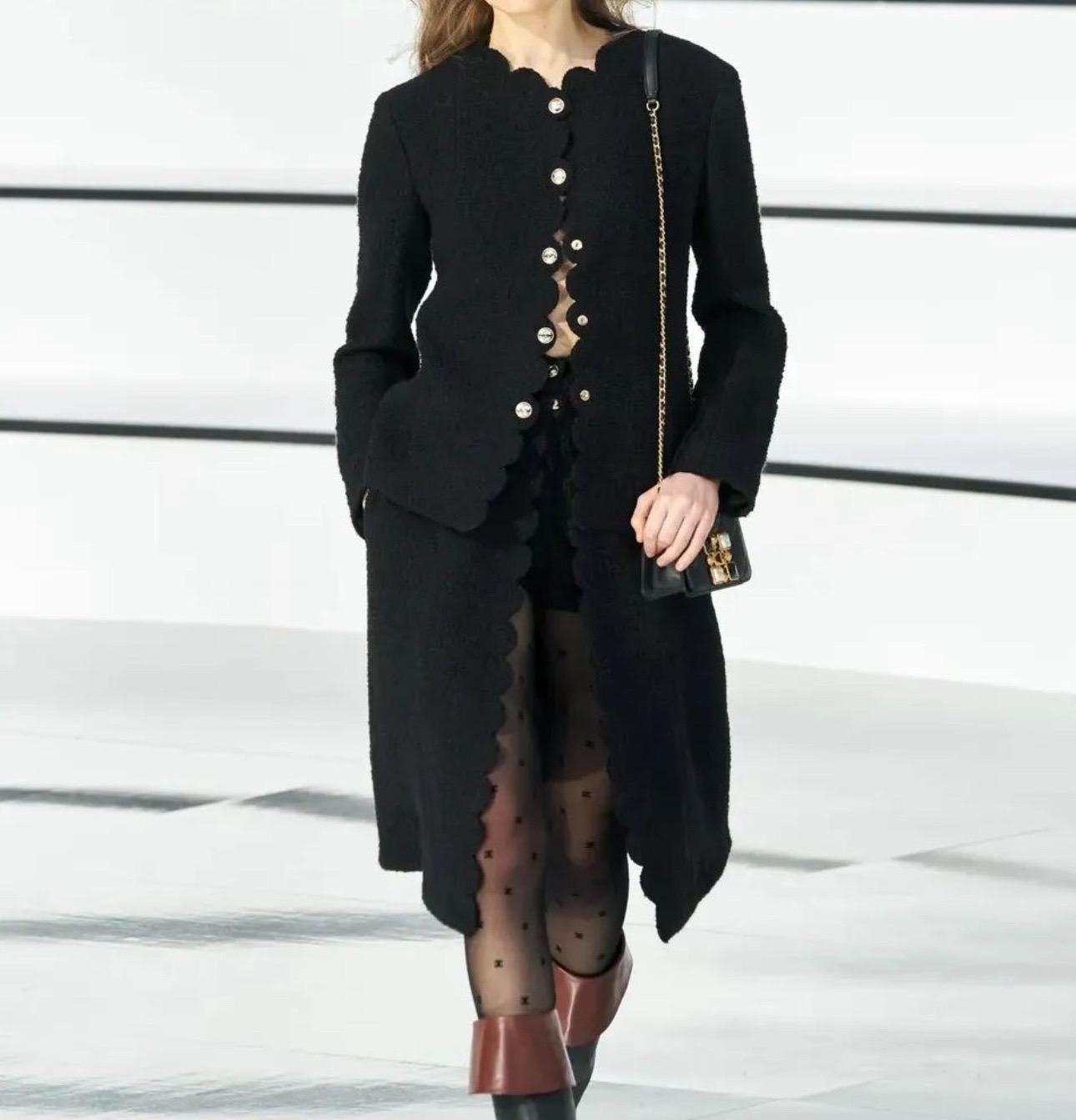 Chanel 2020 Black Tweed Jacket Skirt Suit Set  For Sale 6