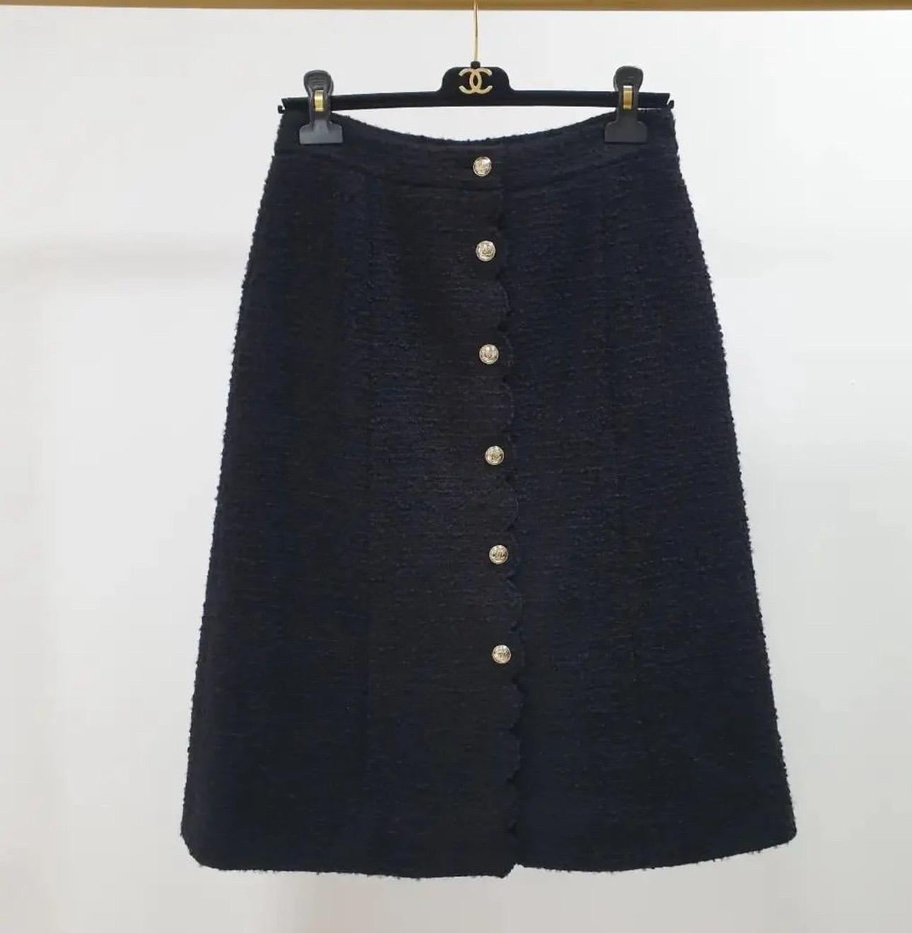 Chanel 2020 Black Tweed Jacket Skirt Suit Set  For Sale 2