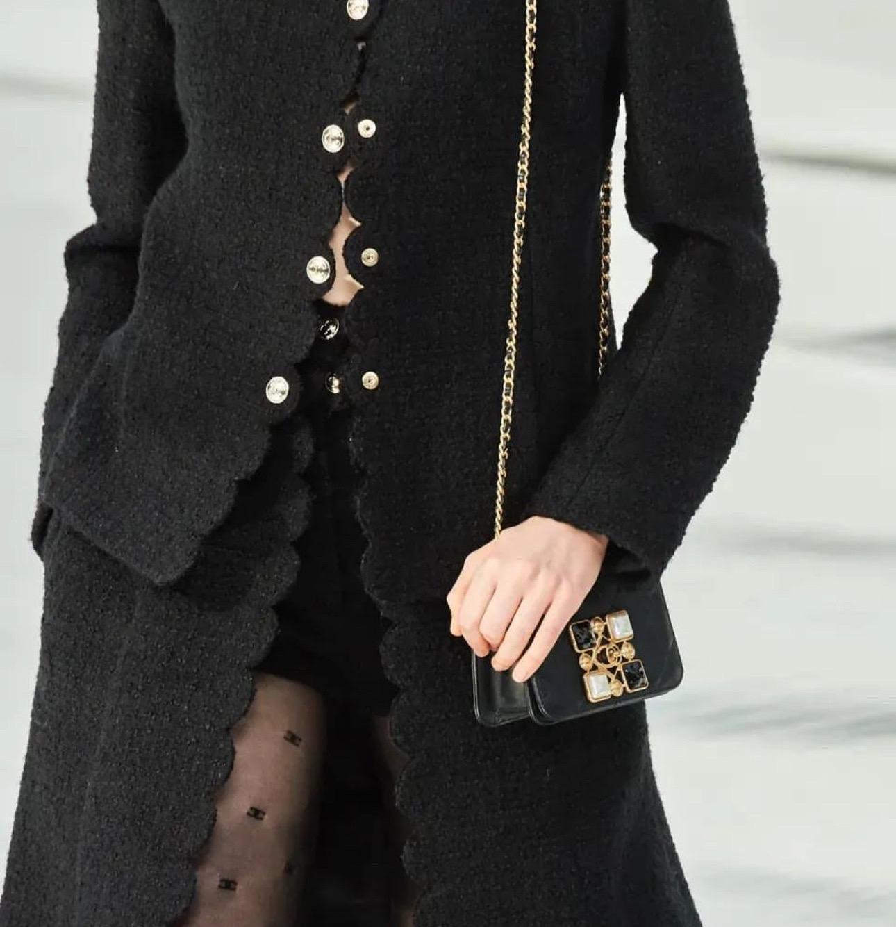 Chanel 2020 Black Tweed Jacket Skirt Suit Set  For Sale 5