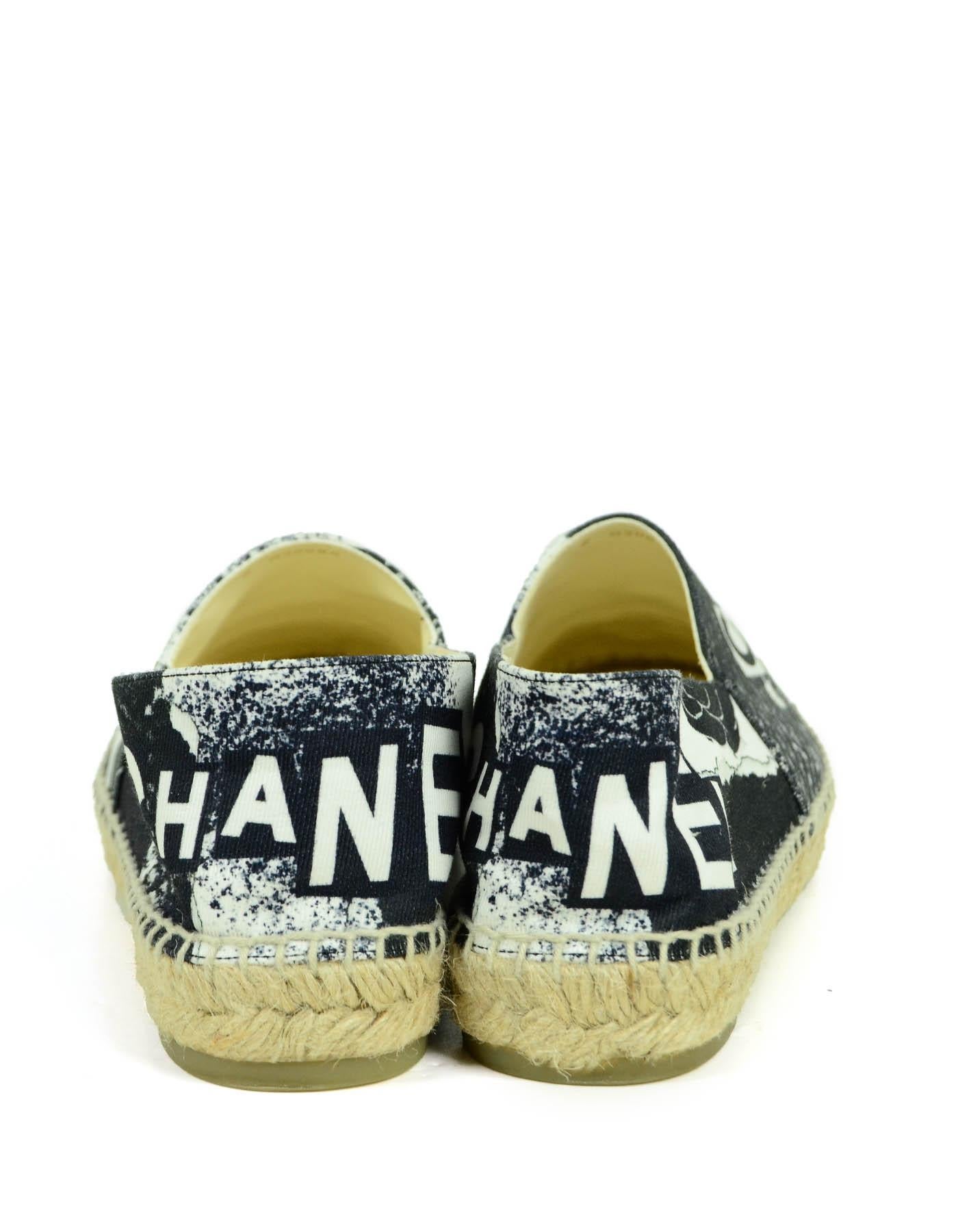Chanel 2020 Black/White Cambon Logo Print Espadrilles sz 39 In Excellent Condition In New York, NY