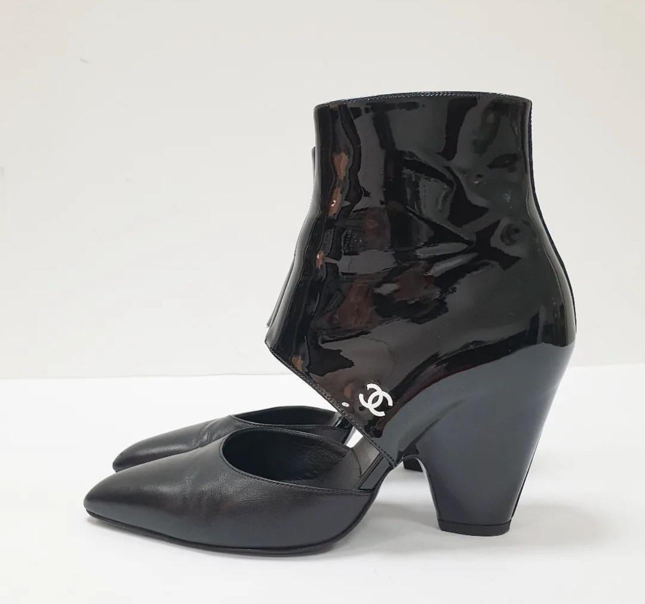 Chanel Patent Leather Ankle Boots
From the 2020 Collection by Virginie Viard
Black 
Interlocking CC Logo
Pointed-Toes
Cone Heels
Exposed Zip Closure at Sides
Sz 37
Very good condition. No box. No dust bag.