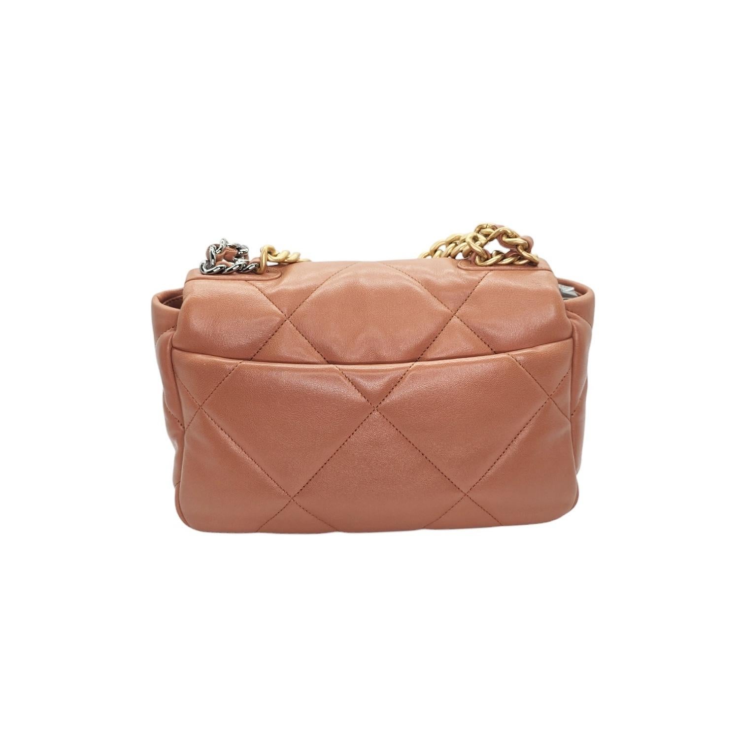 Women's Chanel 2020 Lambskin Quilted Medium Chanel 19 Flap  Caramel For Sale