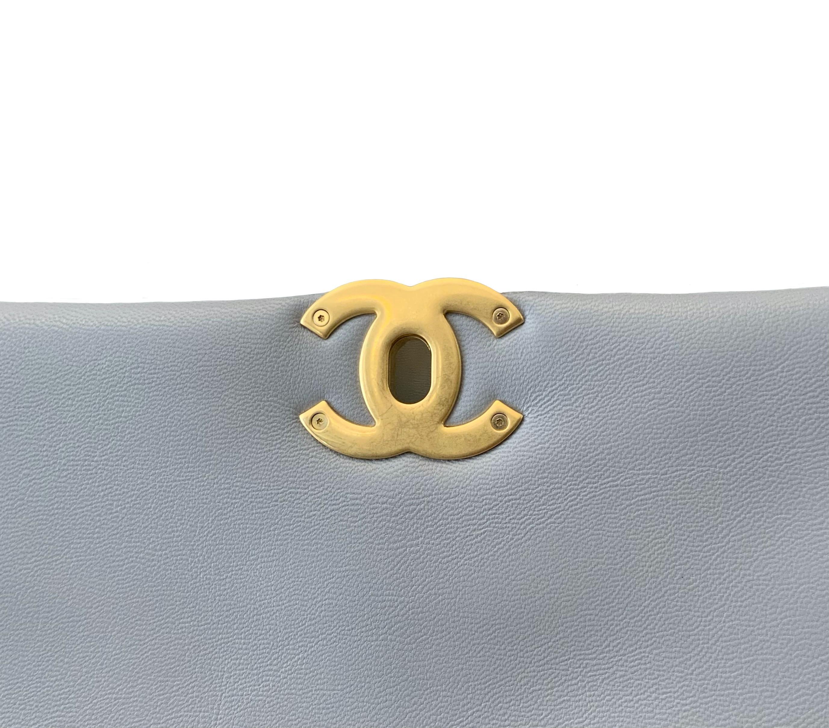 Women's or Men's Chanel 2020 Light Grey Leather Chanel 19 Maxi Handbag