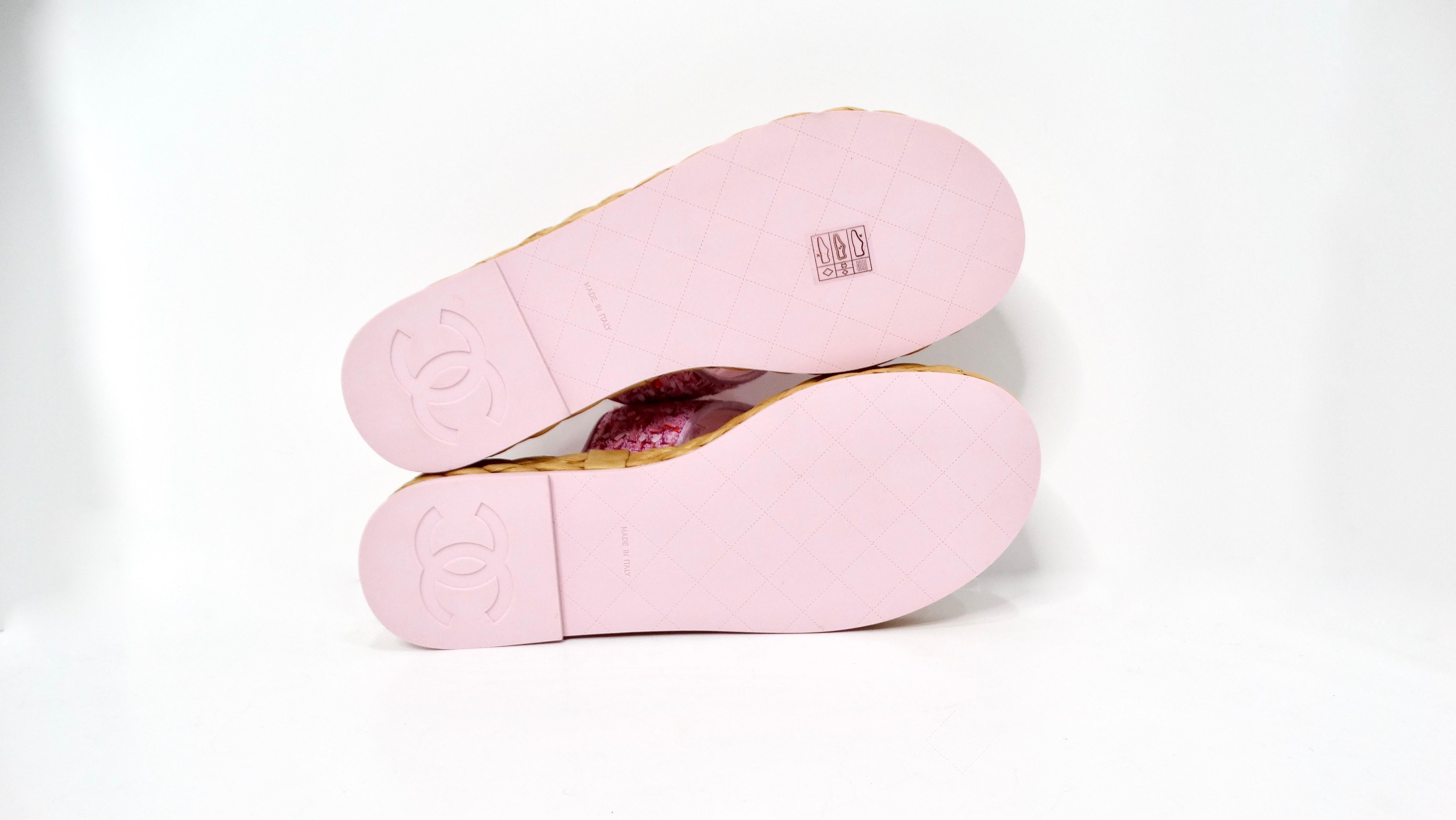 Chanel 2020 Light Purple & Pink Tweed & Mesh Thong Sandals For Sale 2