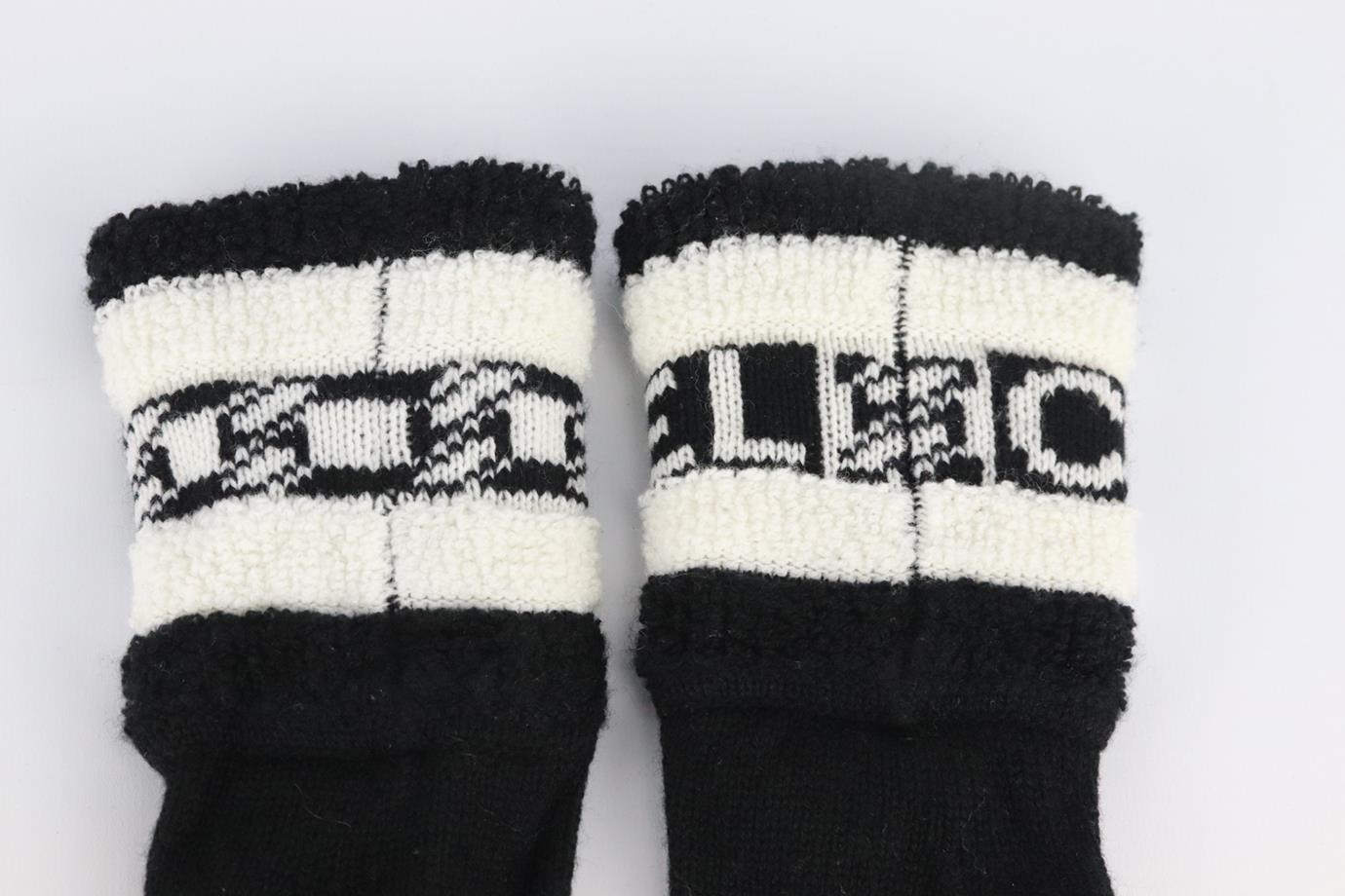 Chanel 2020 Logo Intarsia Cashmere Gloves In Excellent Condition In London, GB
