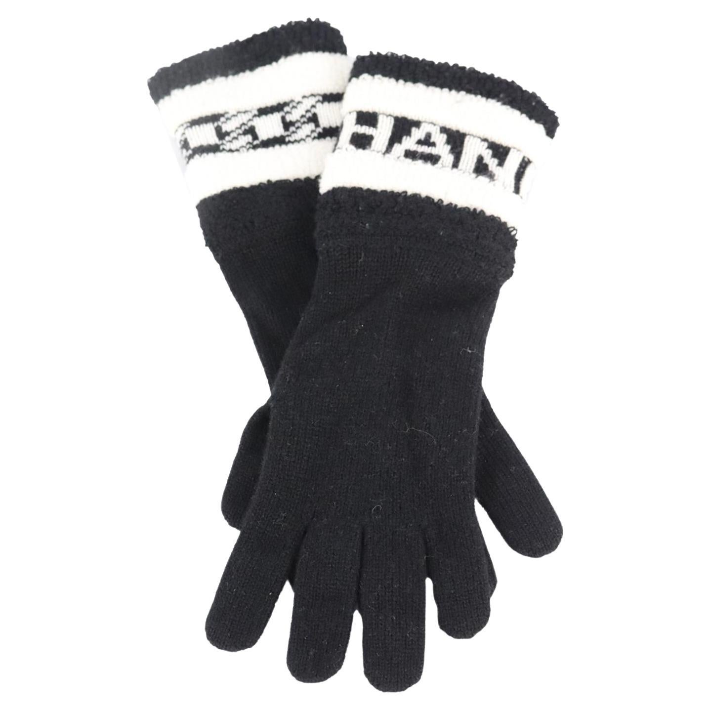 Chanel 2020 Logo Intarsia Cashmere Gloves For Sale at 1stDibs