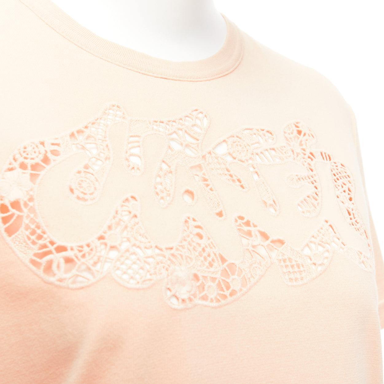 CHANEL 2020 peach pink macrame hollow logo cropped pocketed tshirt FR38 M
Reference: KYCG/A00004
Brand: Chanel
Designer: Virginie Viard
Material: Cotton
Color: Peach
Pattern: Logomania
Closure: Pullover
Extra Details: Macrame CHANEL logo at